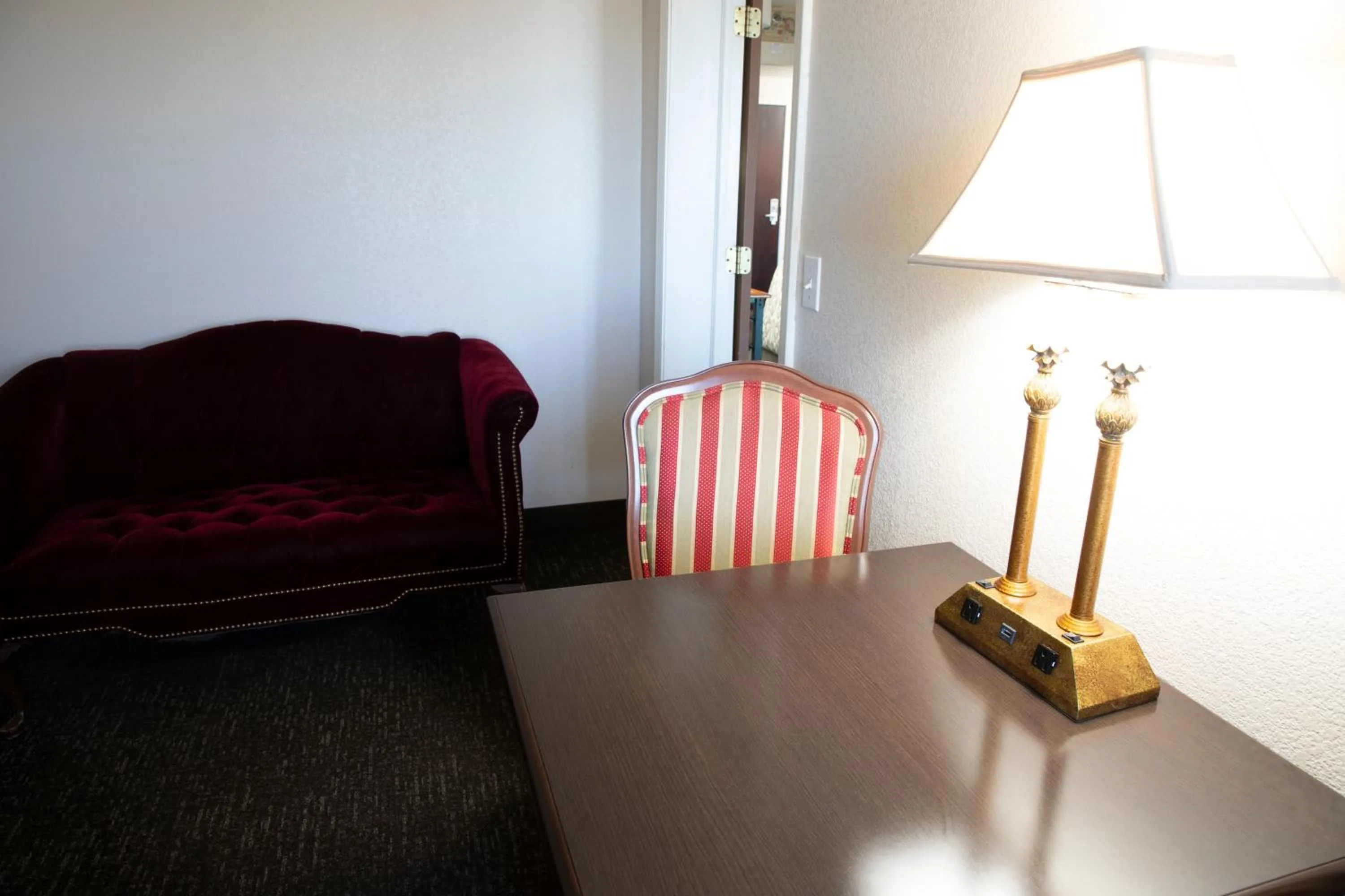 Seating area in Hotel Grand Victorian