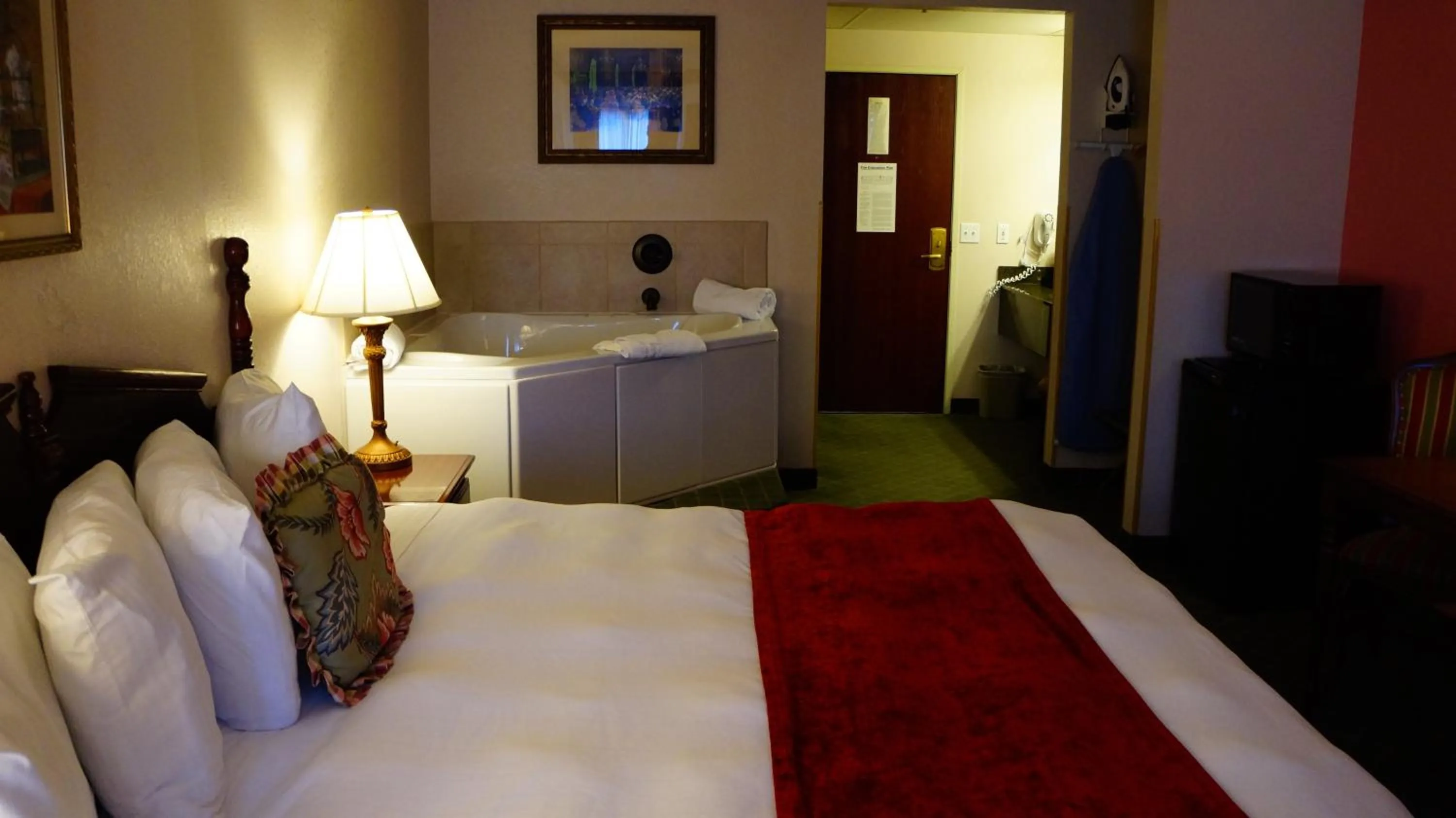 Photo of the whole room, Bed in Hotel Grand Victorian