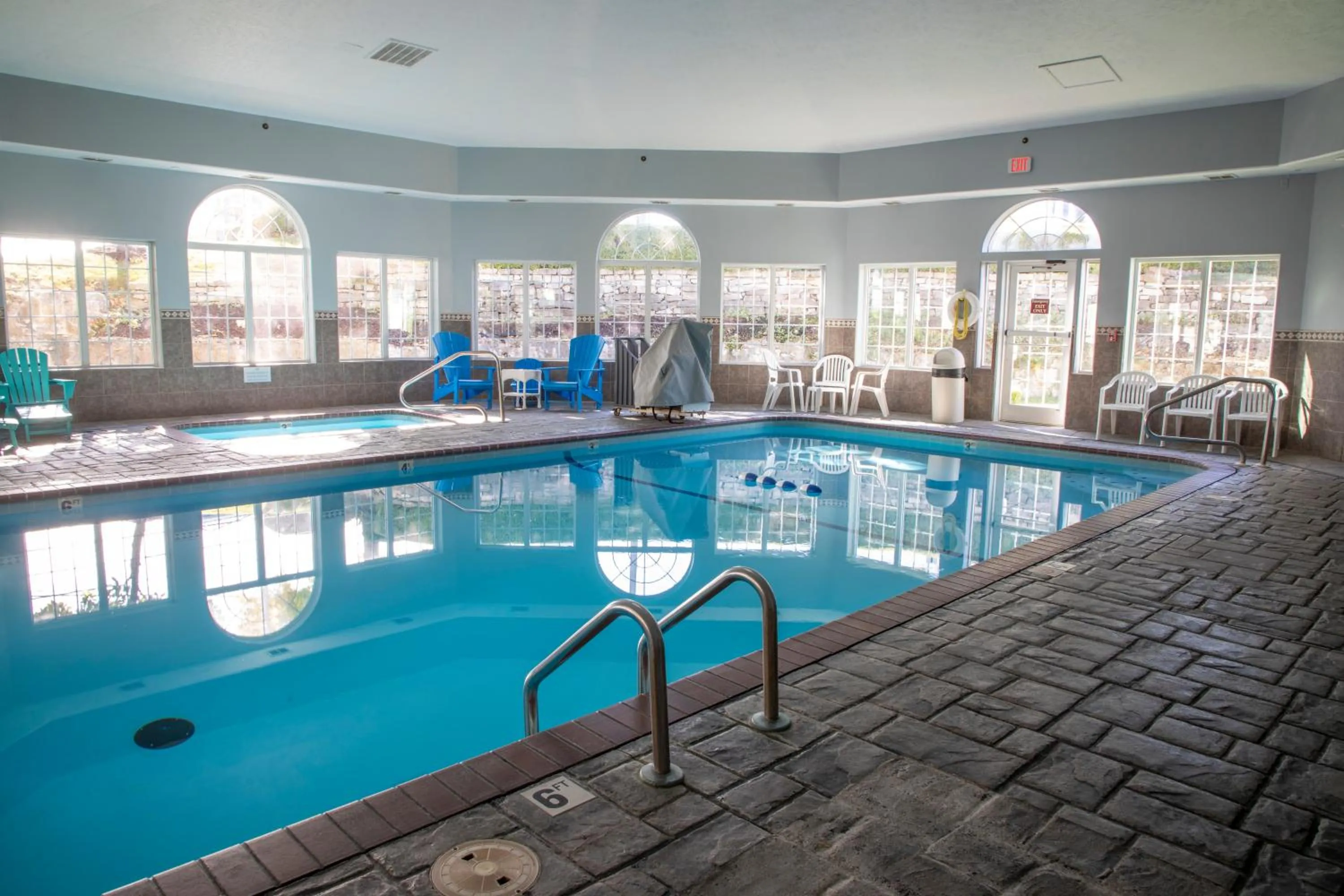 Swimming pool in Hotel Grand Victorian
