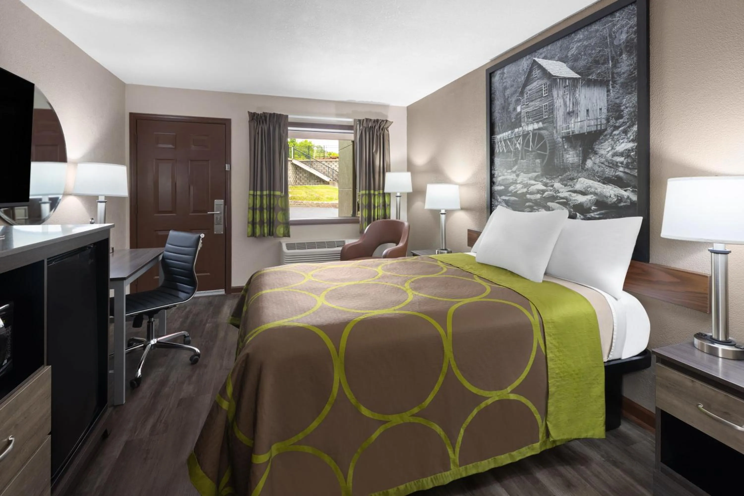 Guests, Bed in Super 8 by Wyndham Bridgeport/Clarksburg Area