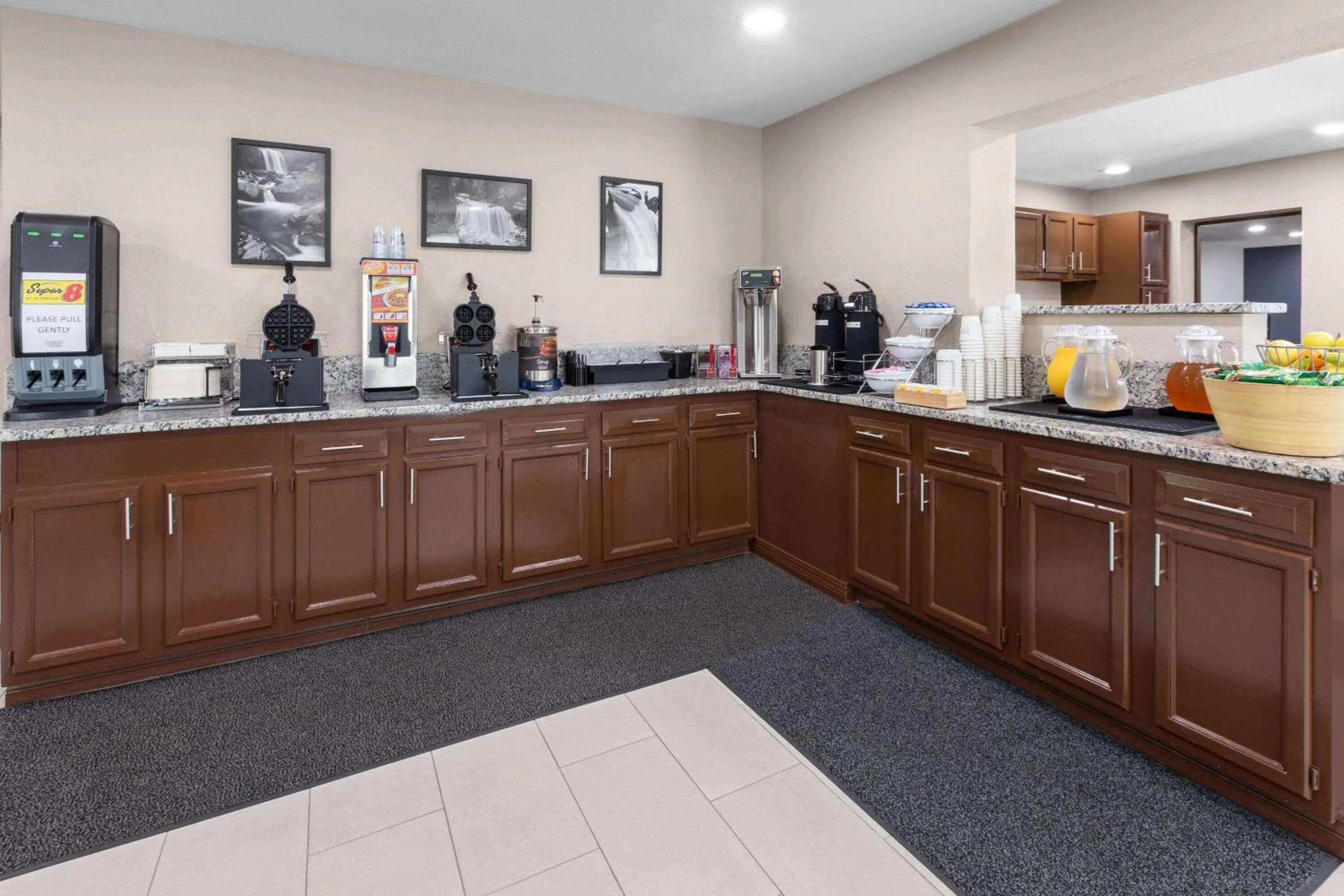 Breakfast in Super 8 by Wyndham Bridgeport/Clarksburg Area