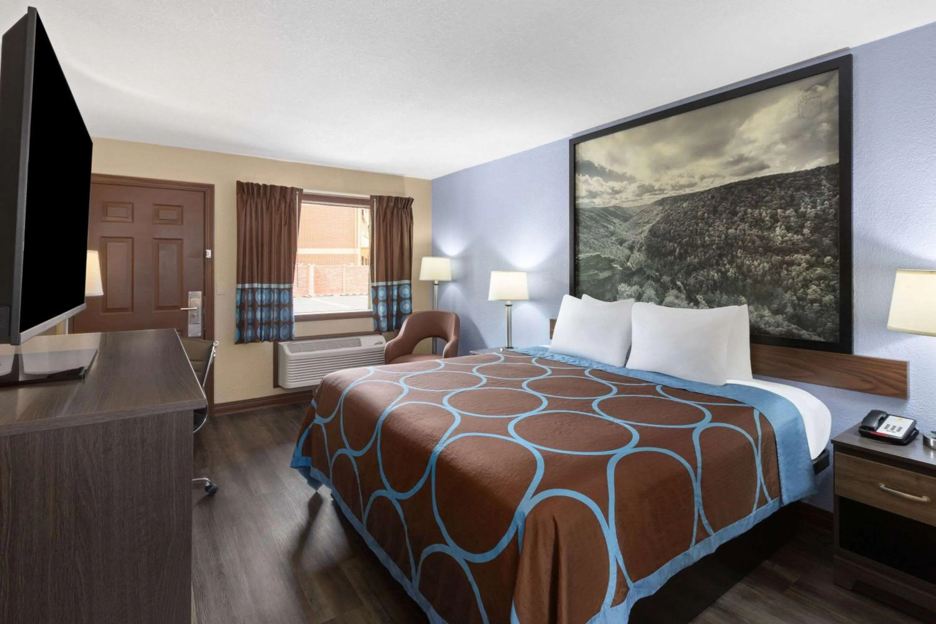 Photo of the whole room, Bed in Super 8 by Wyndham Bridgeport/Clarksburg Area