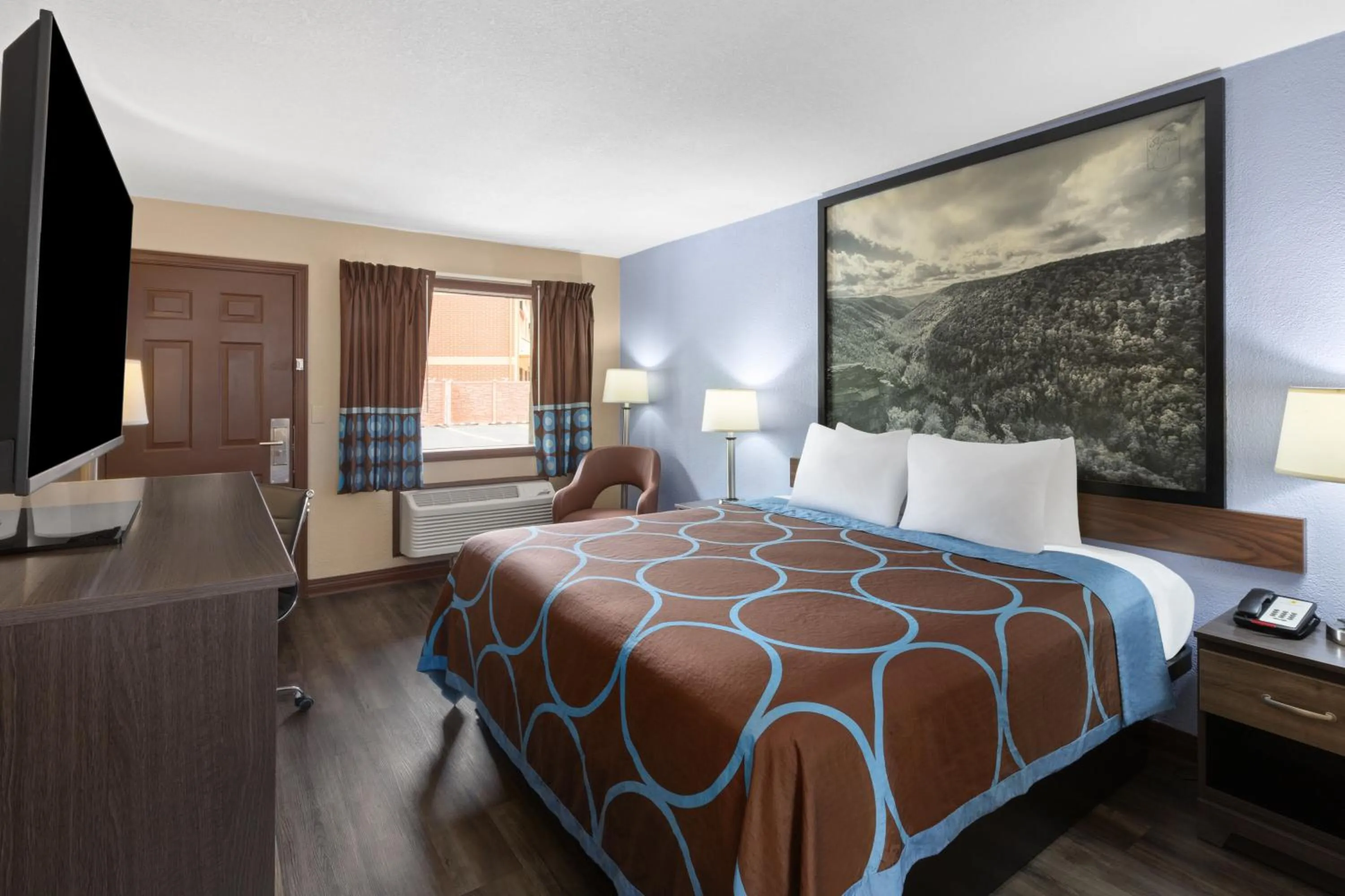 Guests, Bed in Super 8 by Wyndham Bridgeport/Clarksburg Area