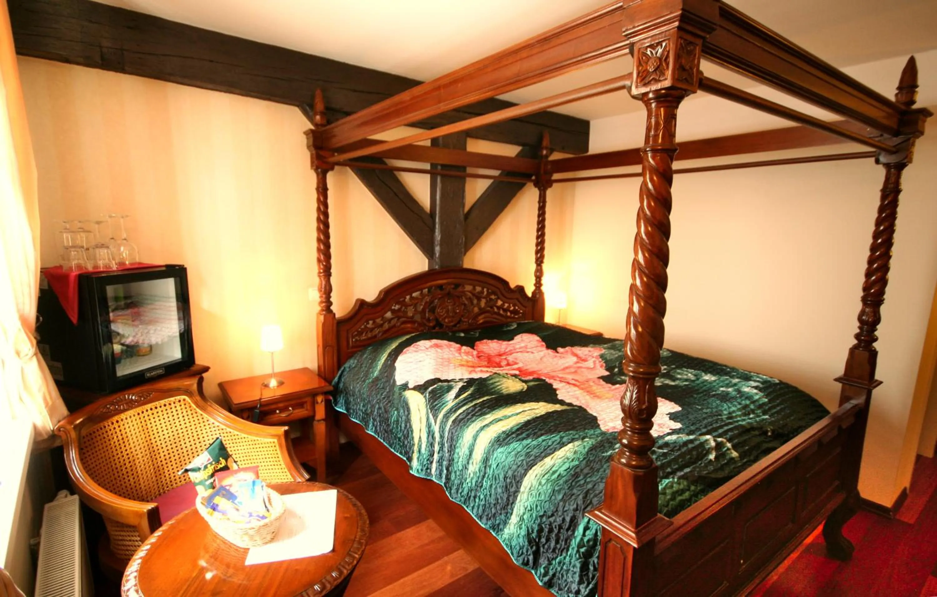 Photo of the whole room, Bed in Hotel Denkmal 13 Rostock - Kaufmannshaus Krahnstöver