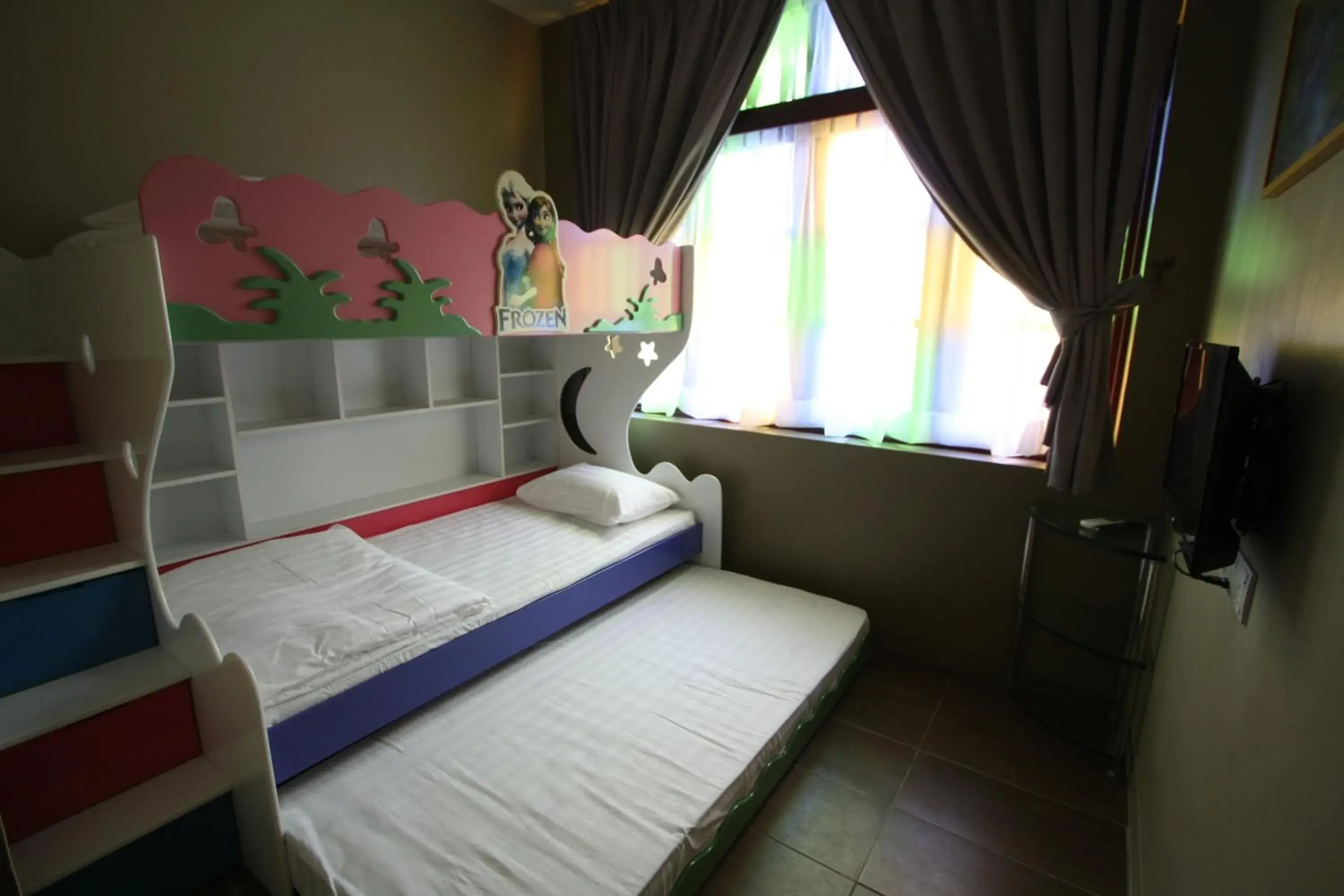 Standard Studio in Shamrock Greenhill Standard Studio in Shamrock Greenhill