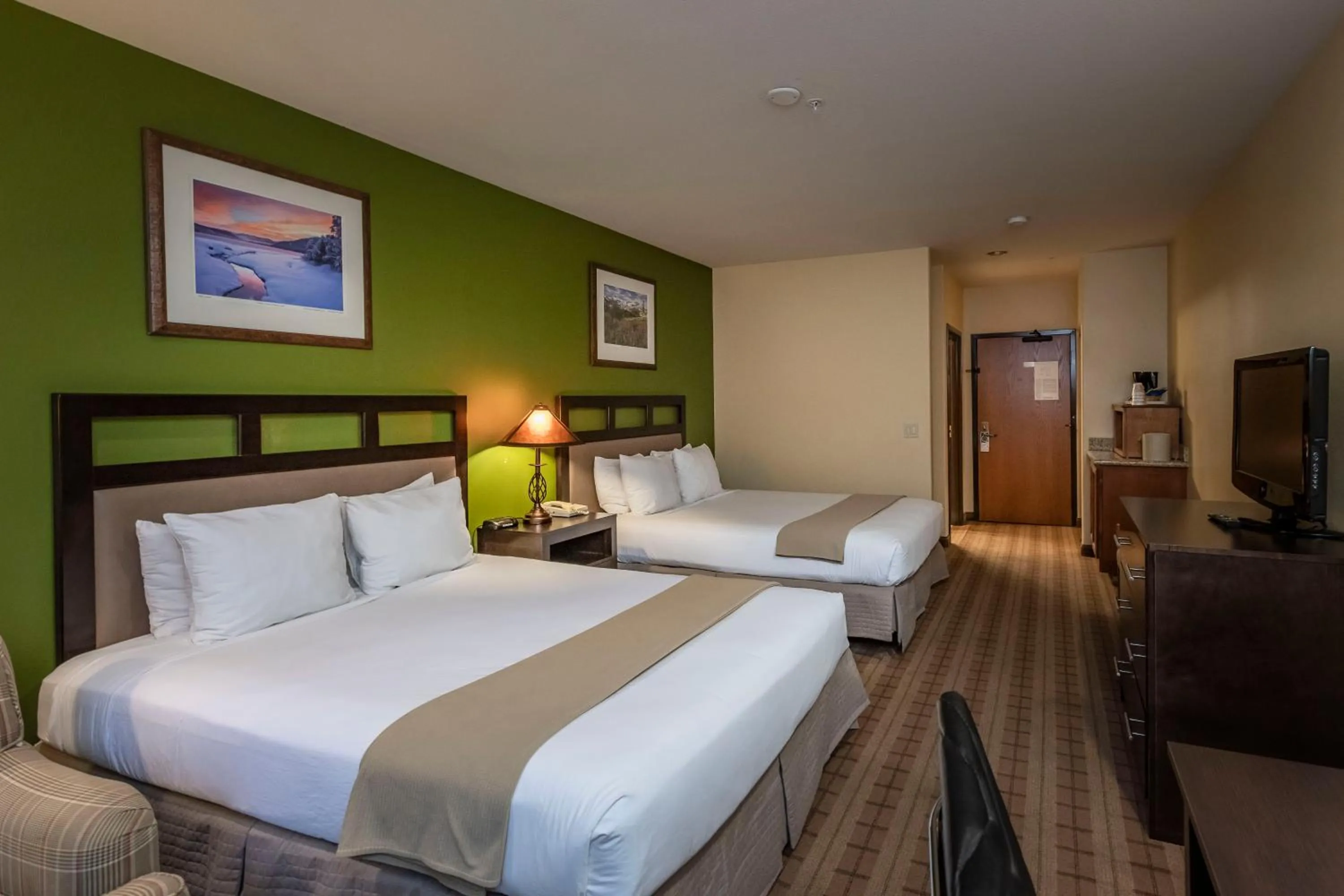 Bed in Truckee Donner Lodge