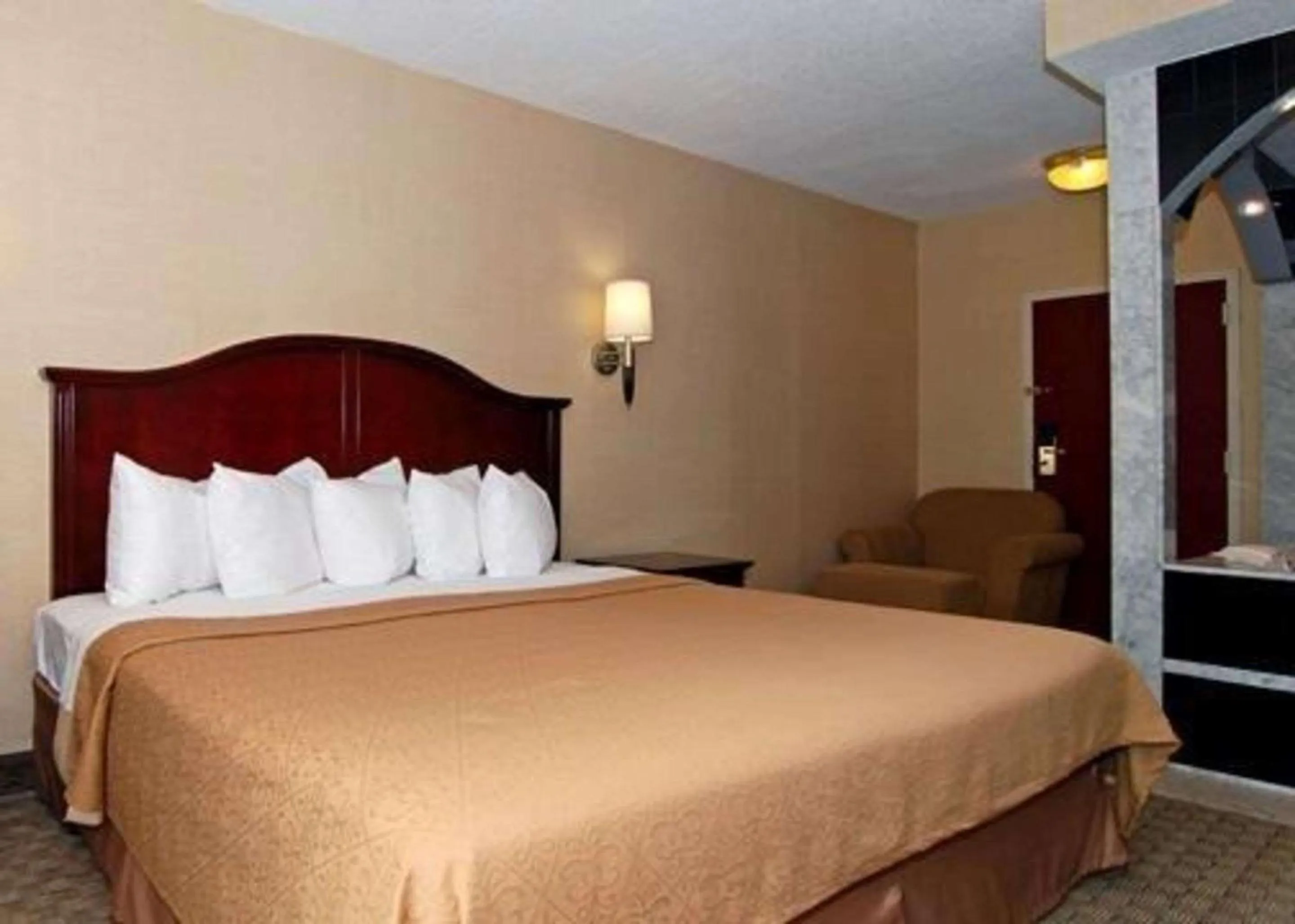 Photo of the whole room in Quality Inn & Suites Bensalem