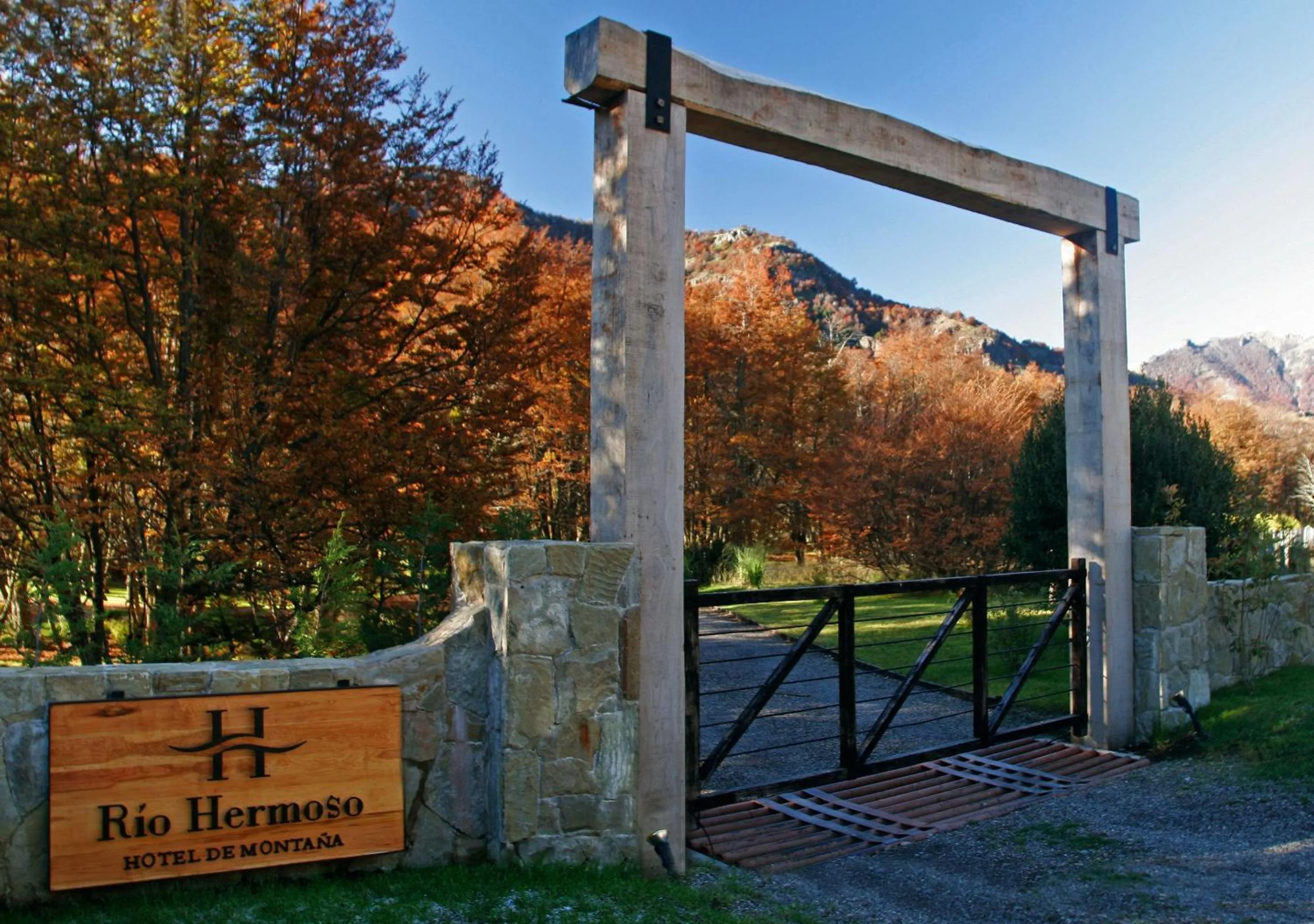 Facade/entrance in Rio Hermoso Hotel De Montaña