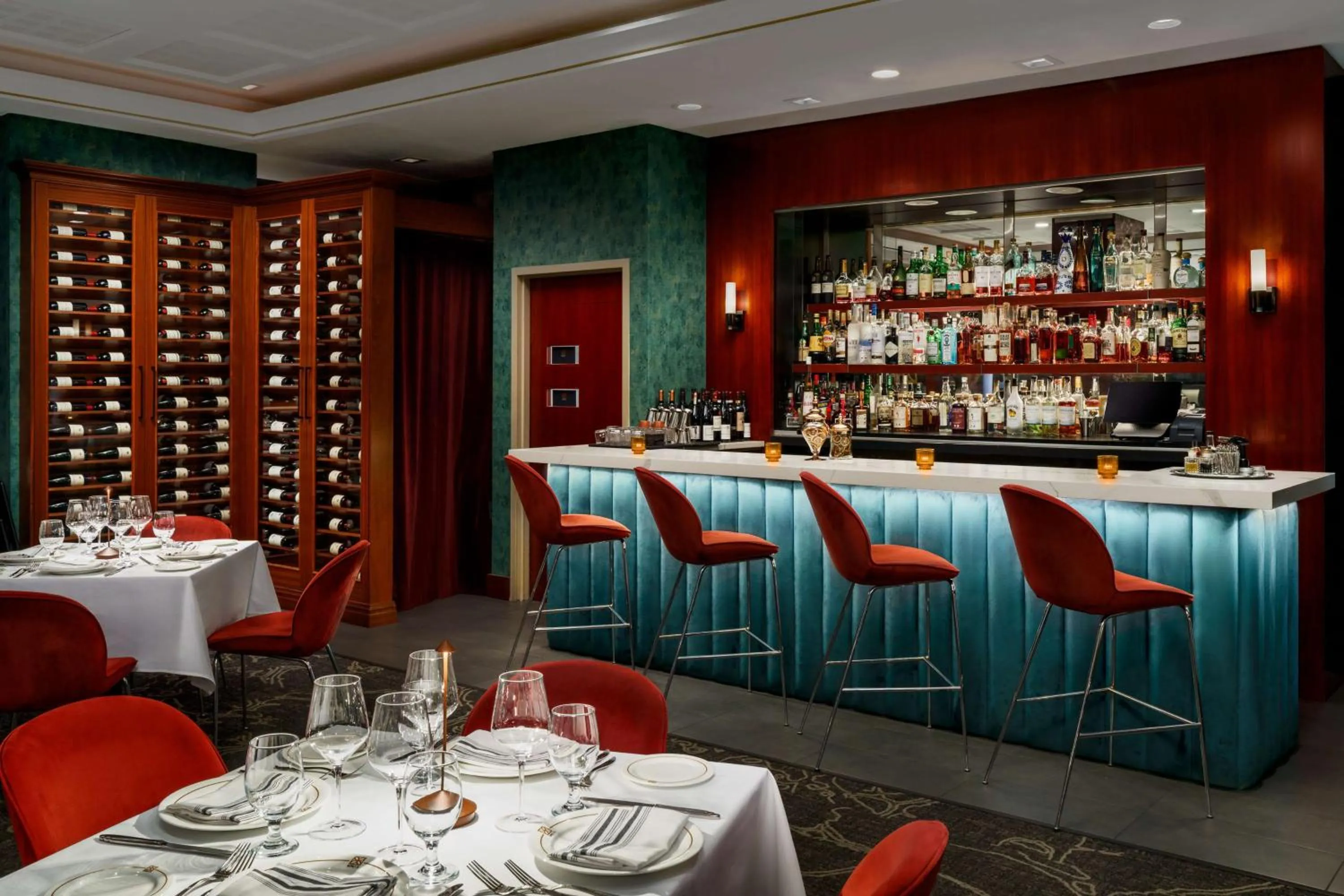 Restaurant/places to eat in DoubleTree by Hilton New York Midtown Fifth Ave