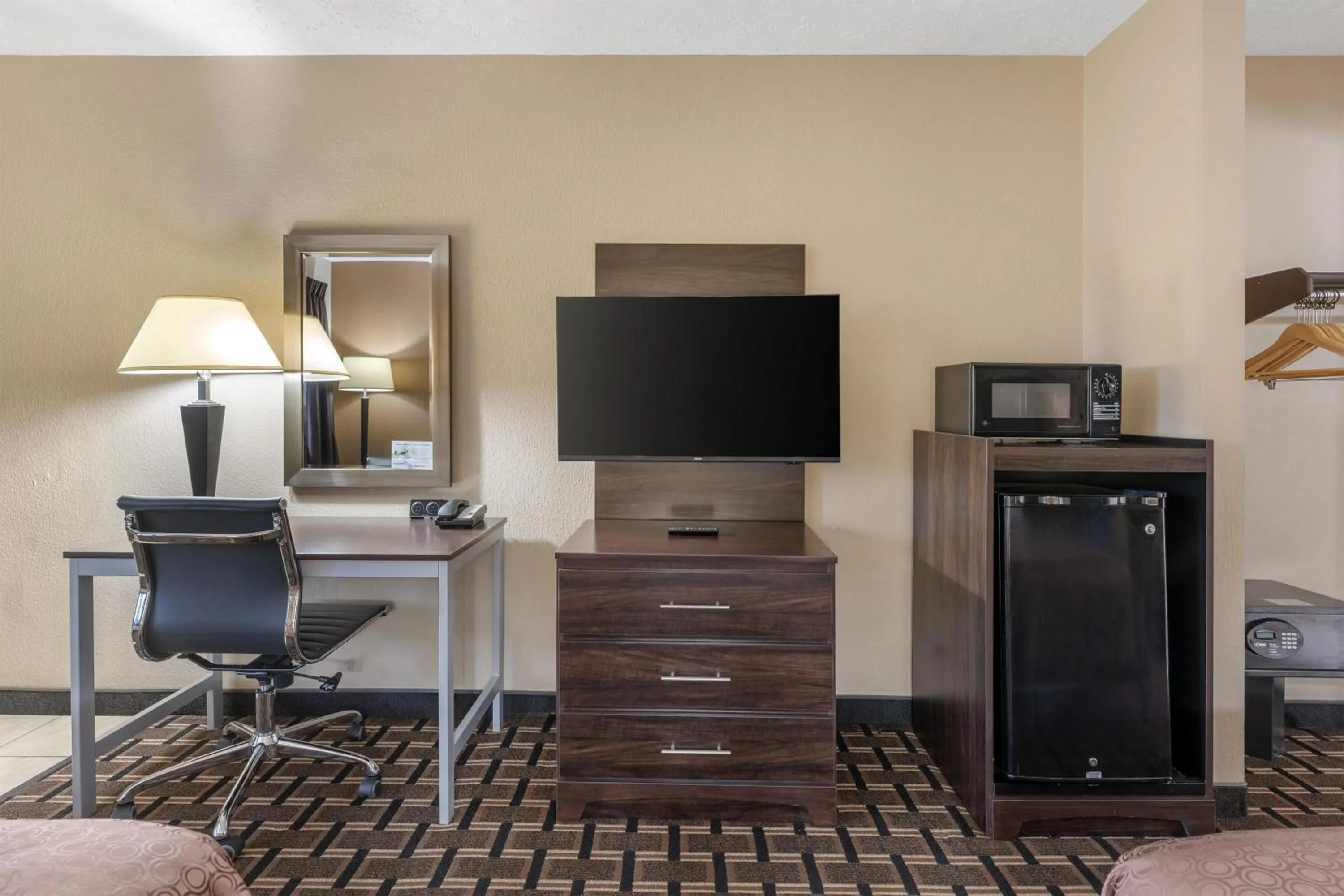 Bedroom in SureStay Hotel by Best Western Summersville