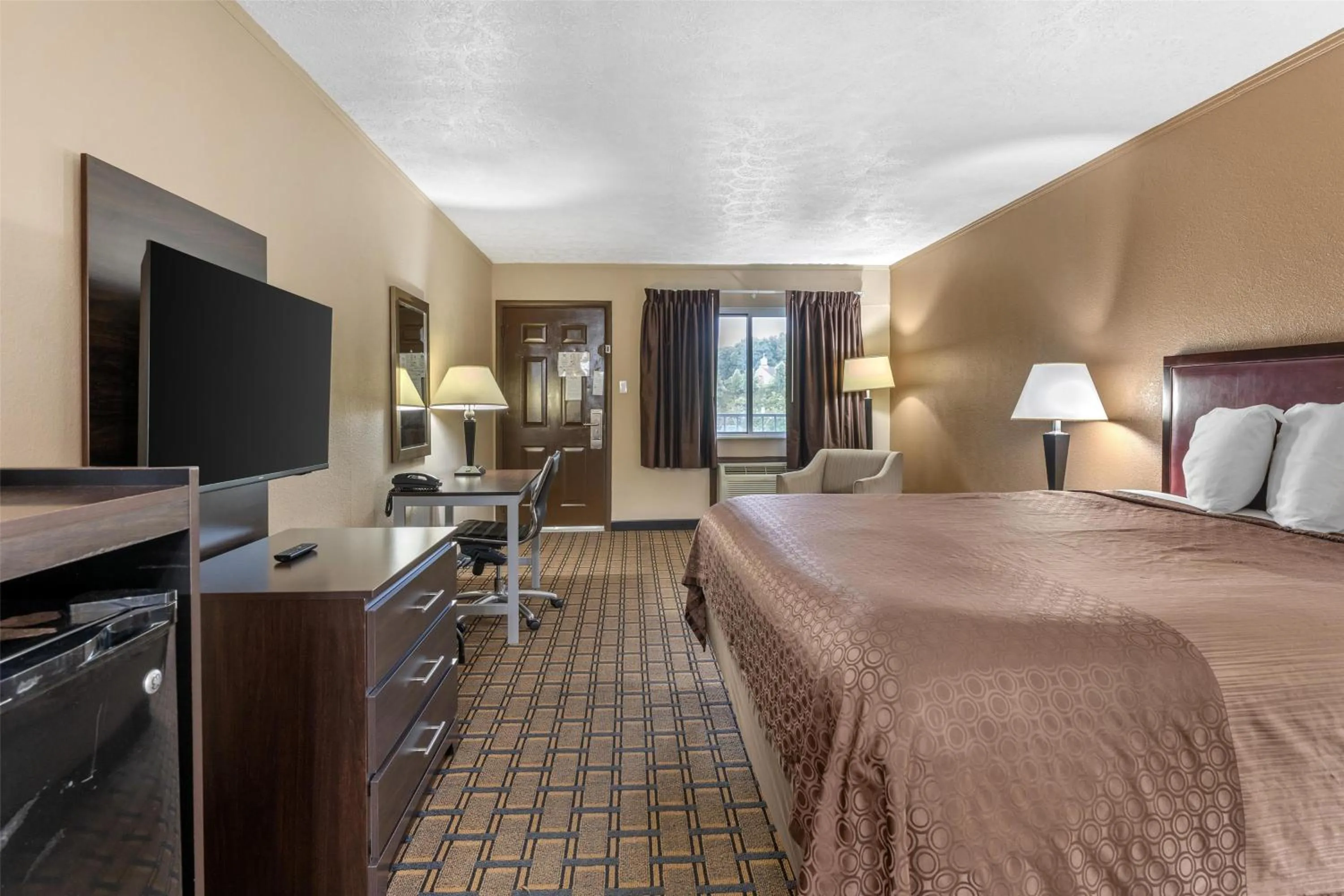 Bedroom, Bed in SureStay Hotel by Best Western Summersville