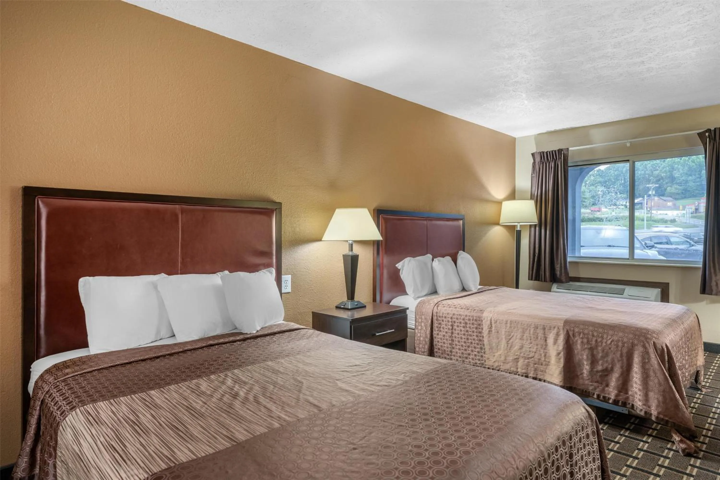 Bedroom, Bed in SureStay Hotel by Best Western Summersville