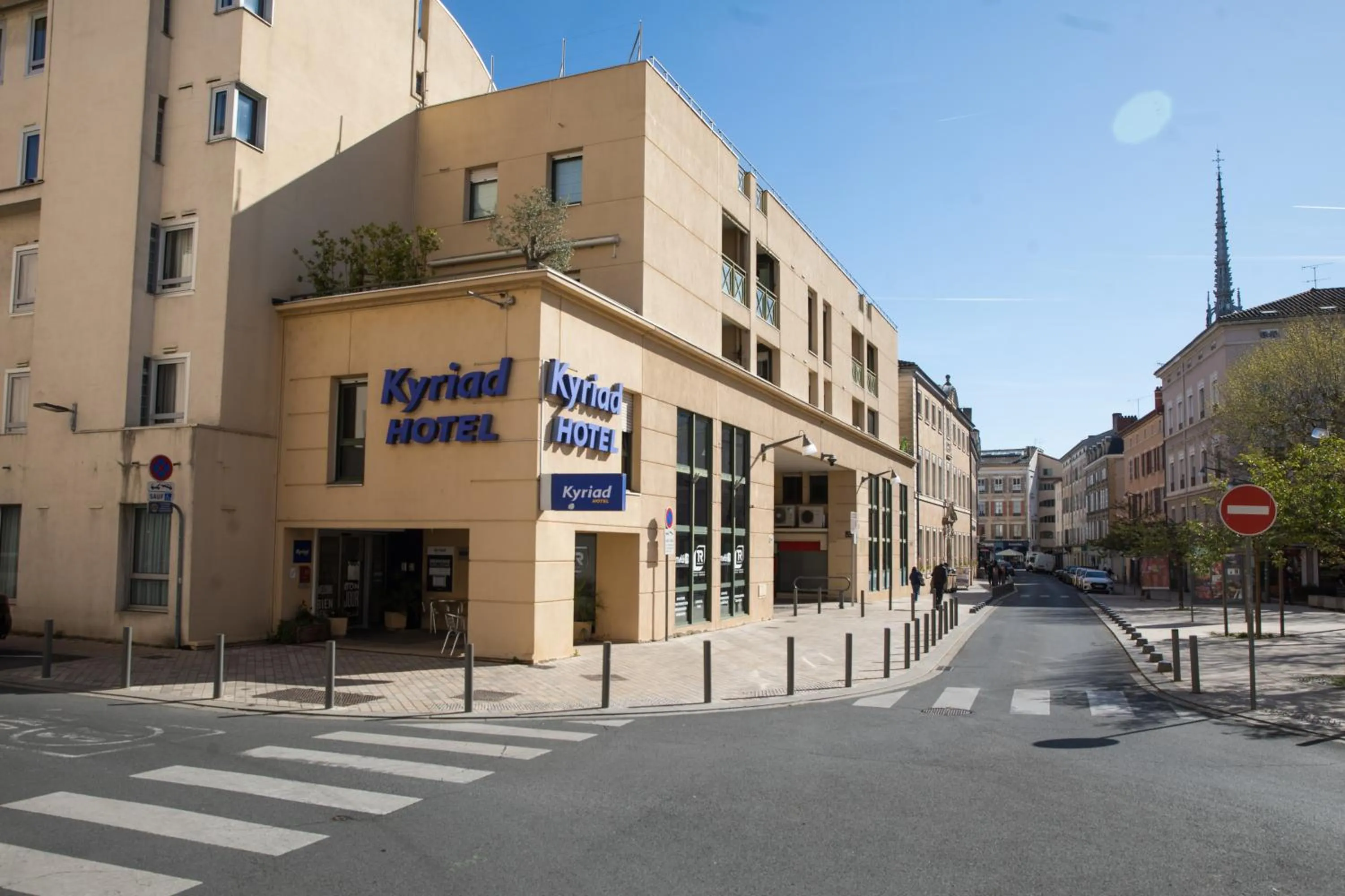 Property building in Kyriad Villefranche Sur Saone Porte du Beaujolais -Rénové-