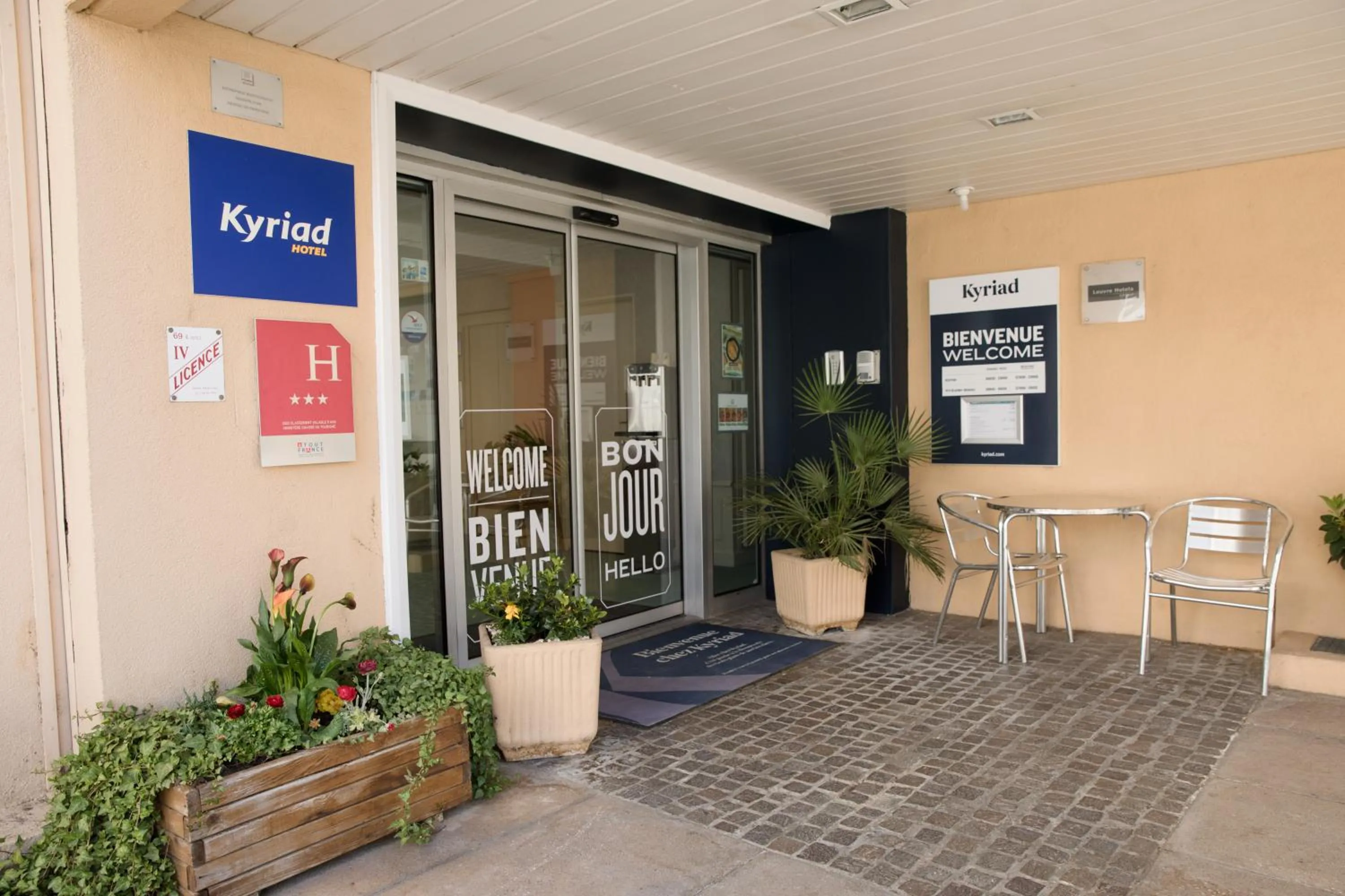 Property building in Kyriad Villefranche Sur Saone Porte du Beaujolais -Rénové-