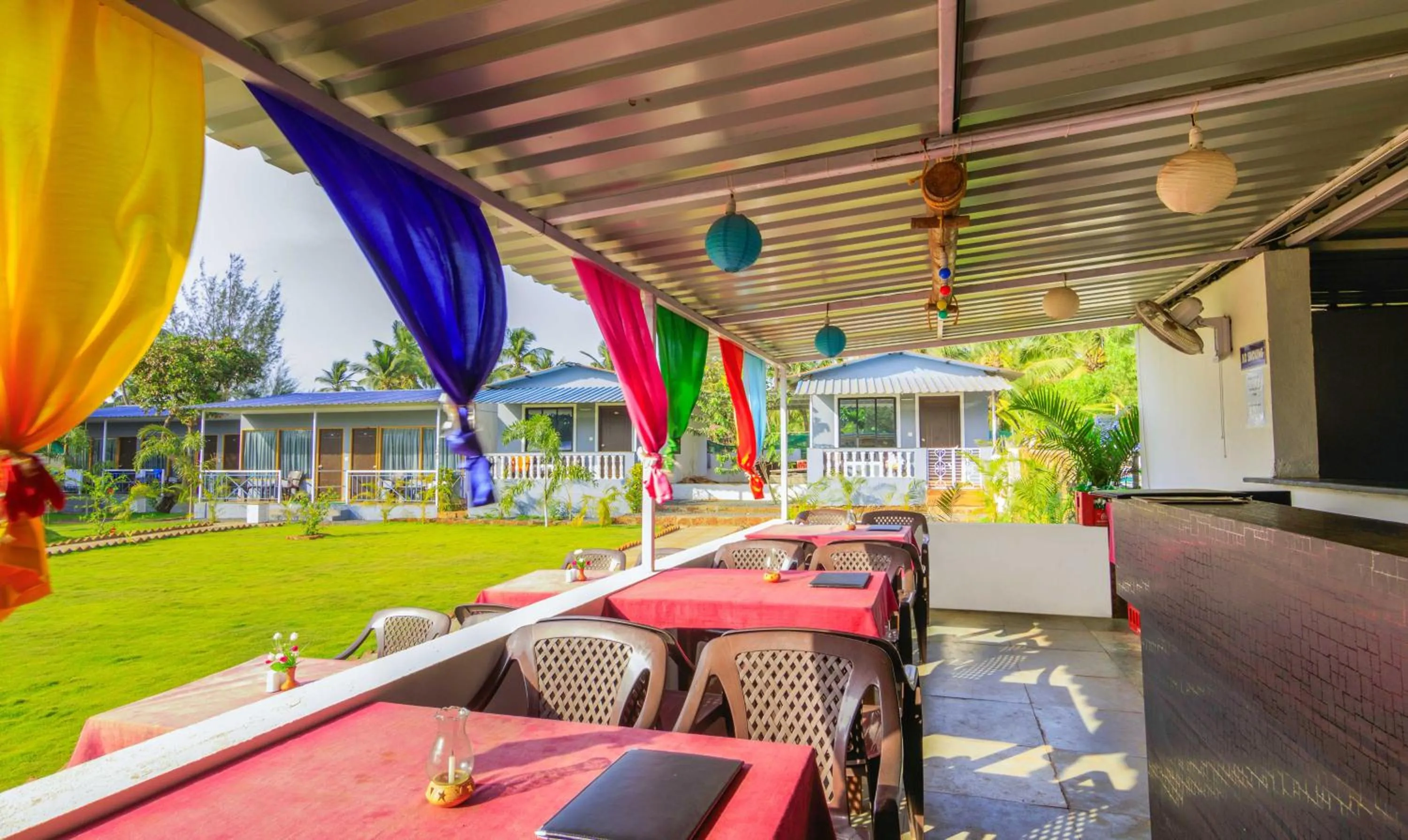 Restaurant/places to eat in Treebo Lands End Beach Resort Morjim