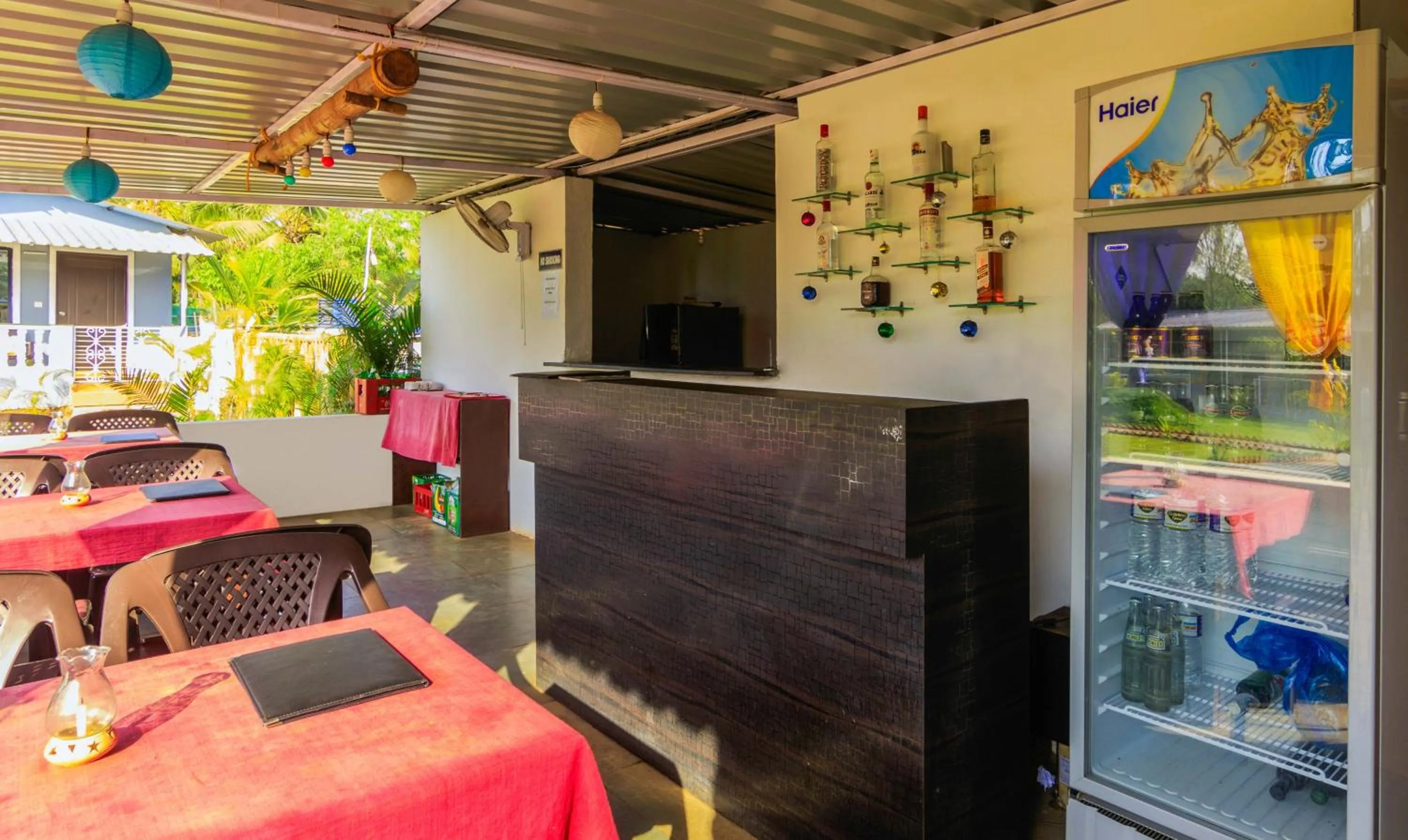 Lounge or bar in Treebo Lands End Beach Resort Morjim