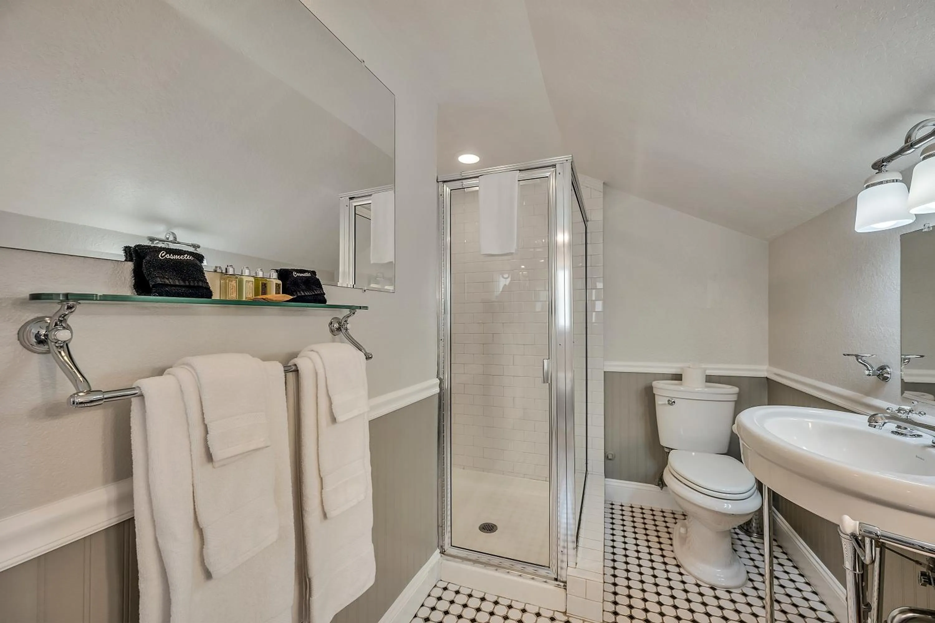 Shower in Craftsman Inn