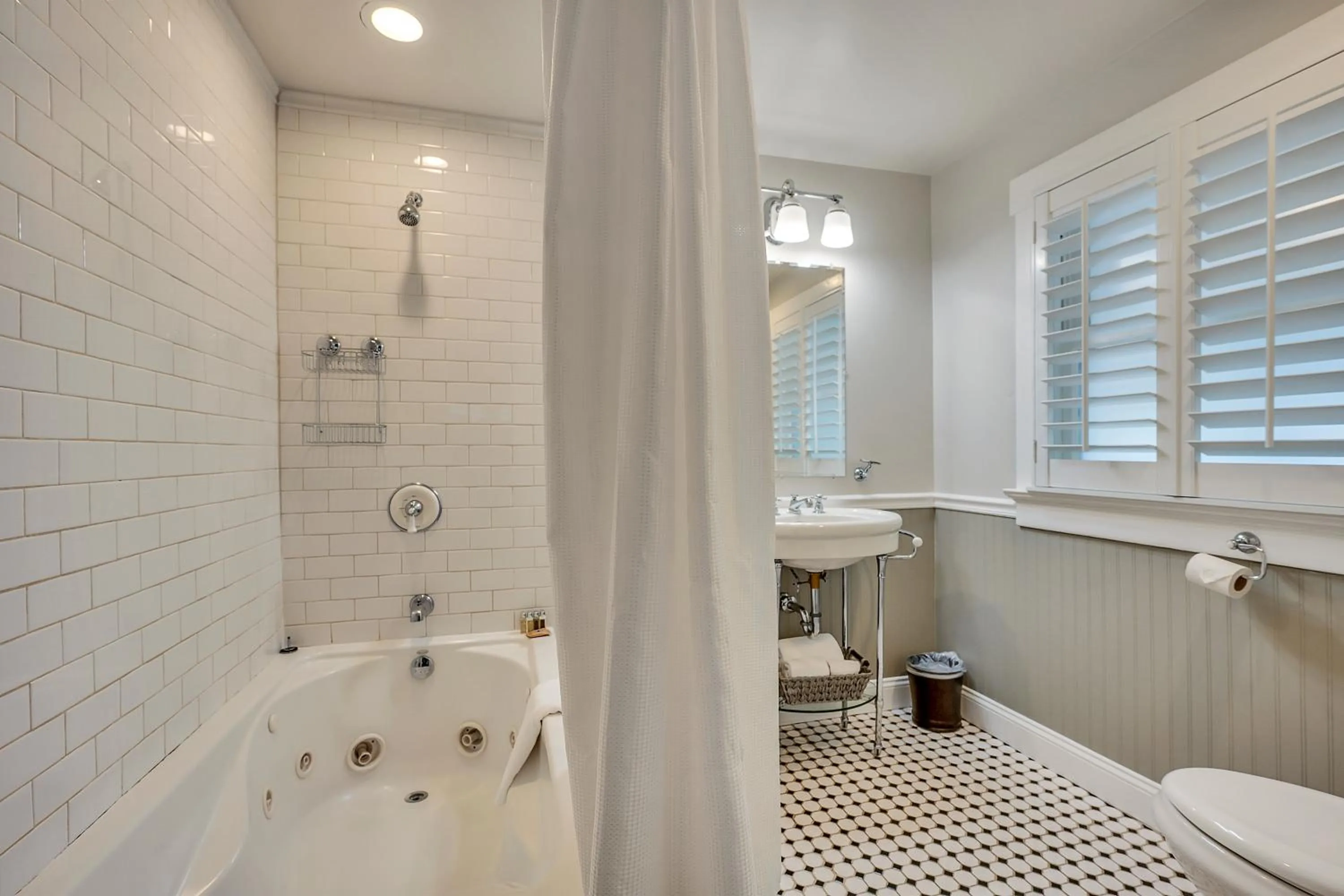 Shower in Craftsman Inn