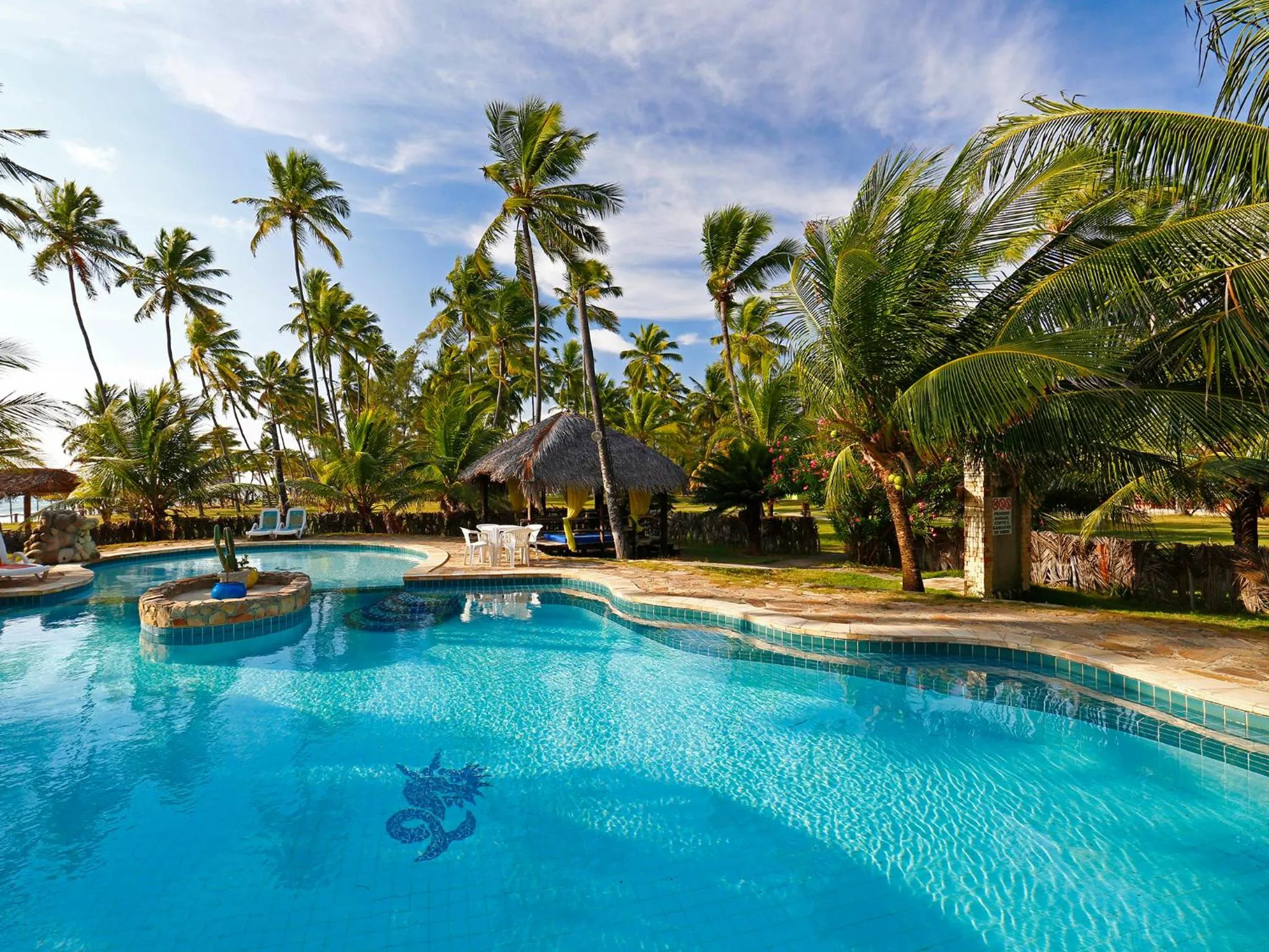 Swimming pool in Pousada Xalés de Maracaípe