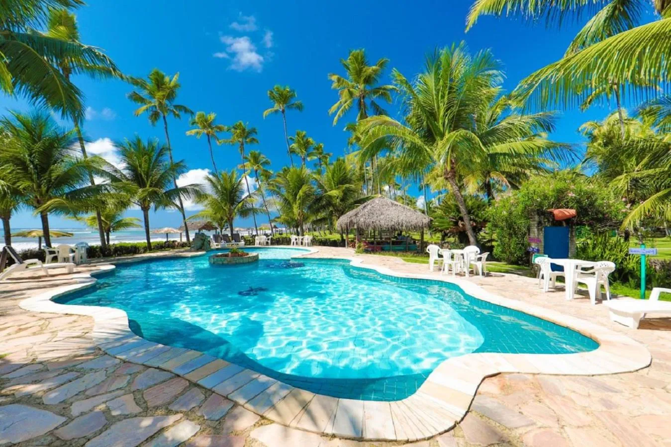 Swimming pool in Pousada Xalés de Maracaípe