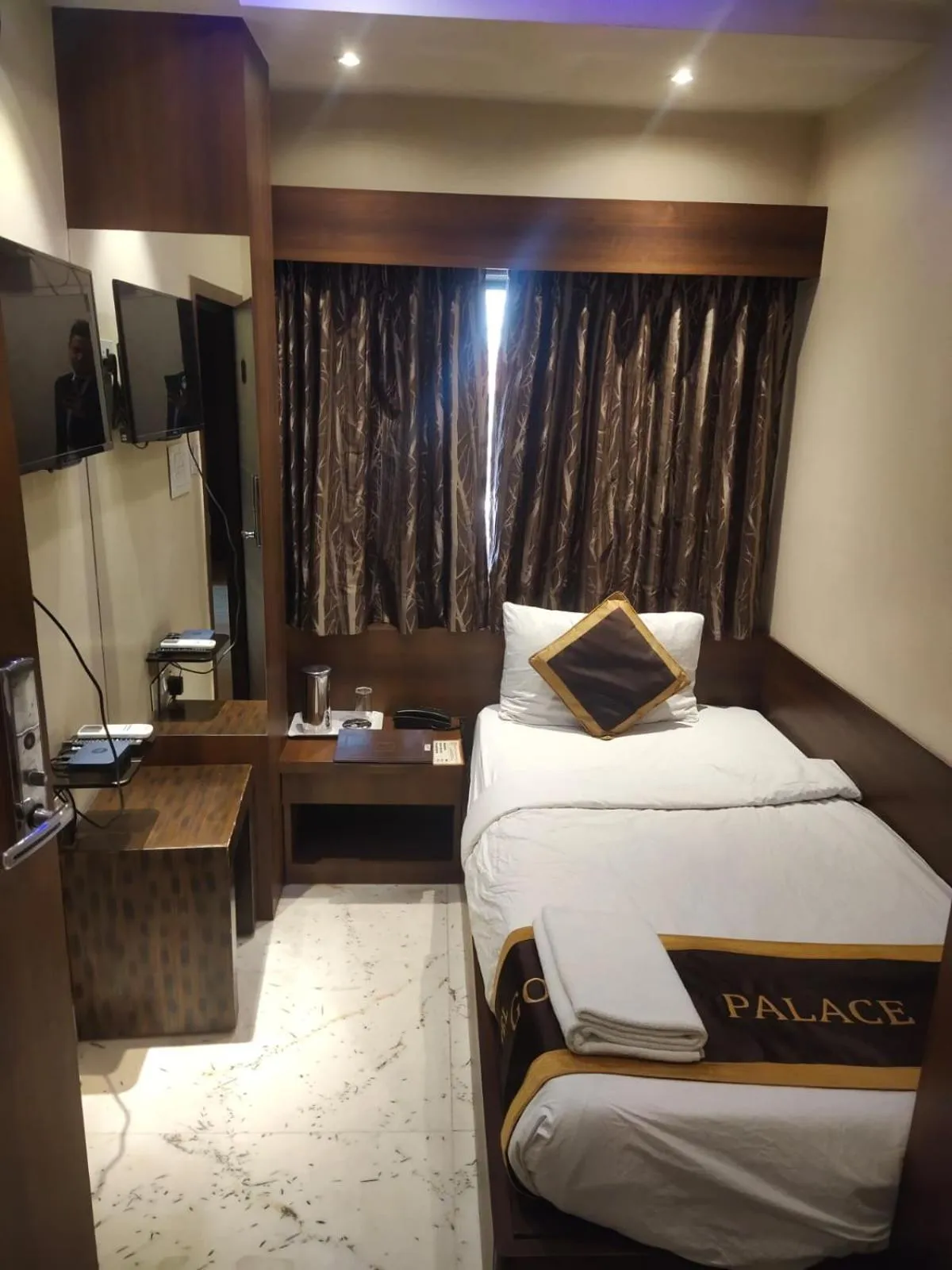 Bedroom, Bed in Hotel Golden Palace