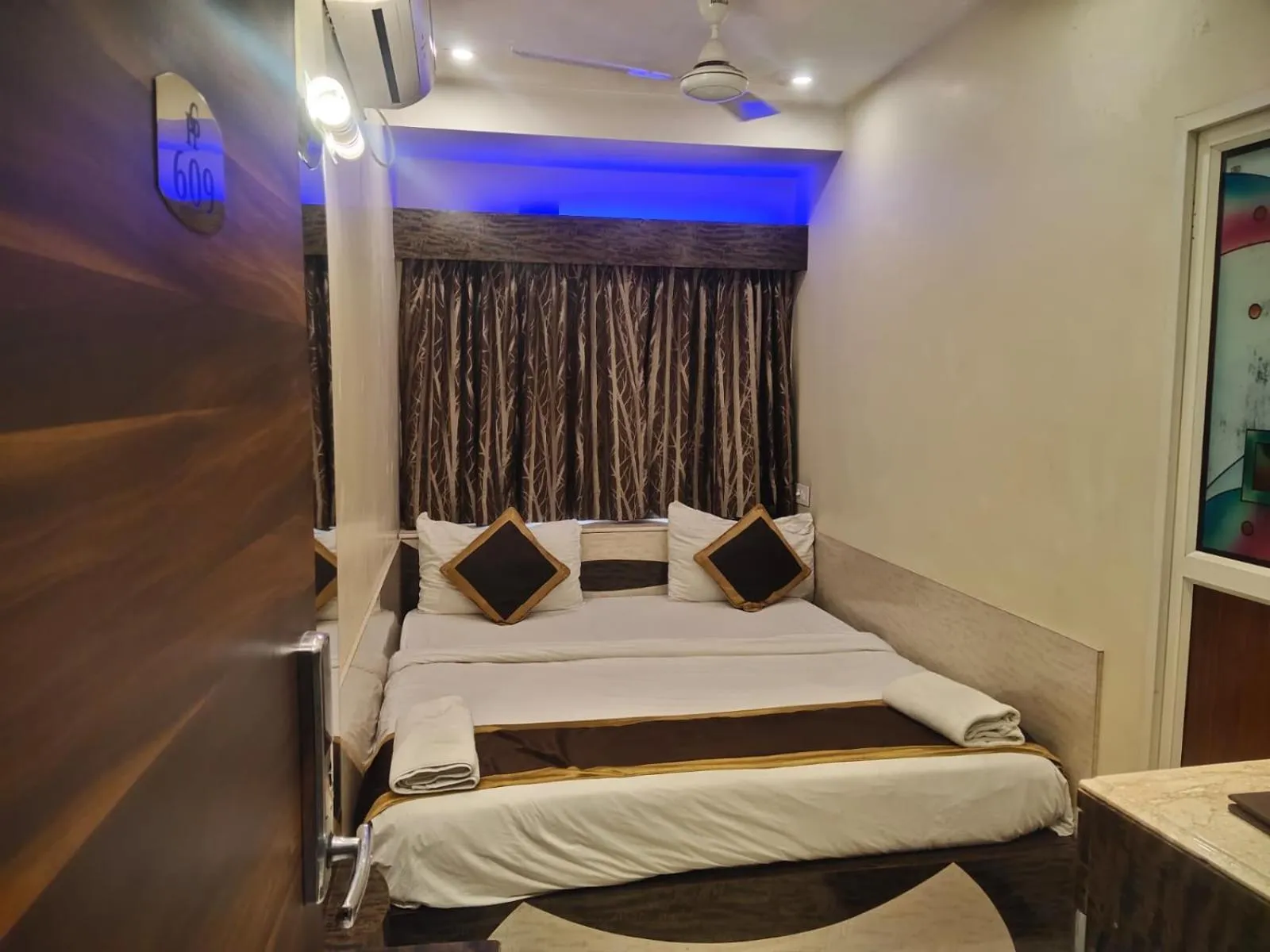 Bed in Hotel Golden Palace