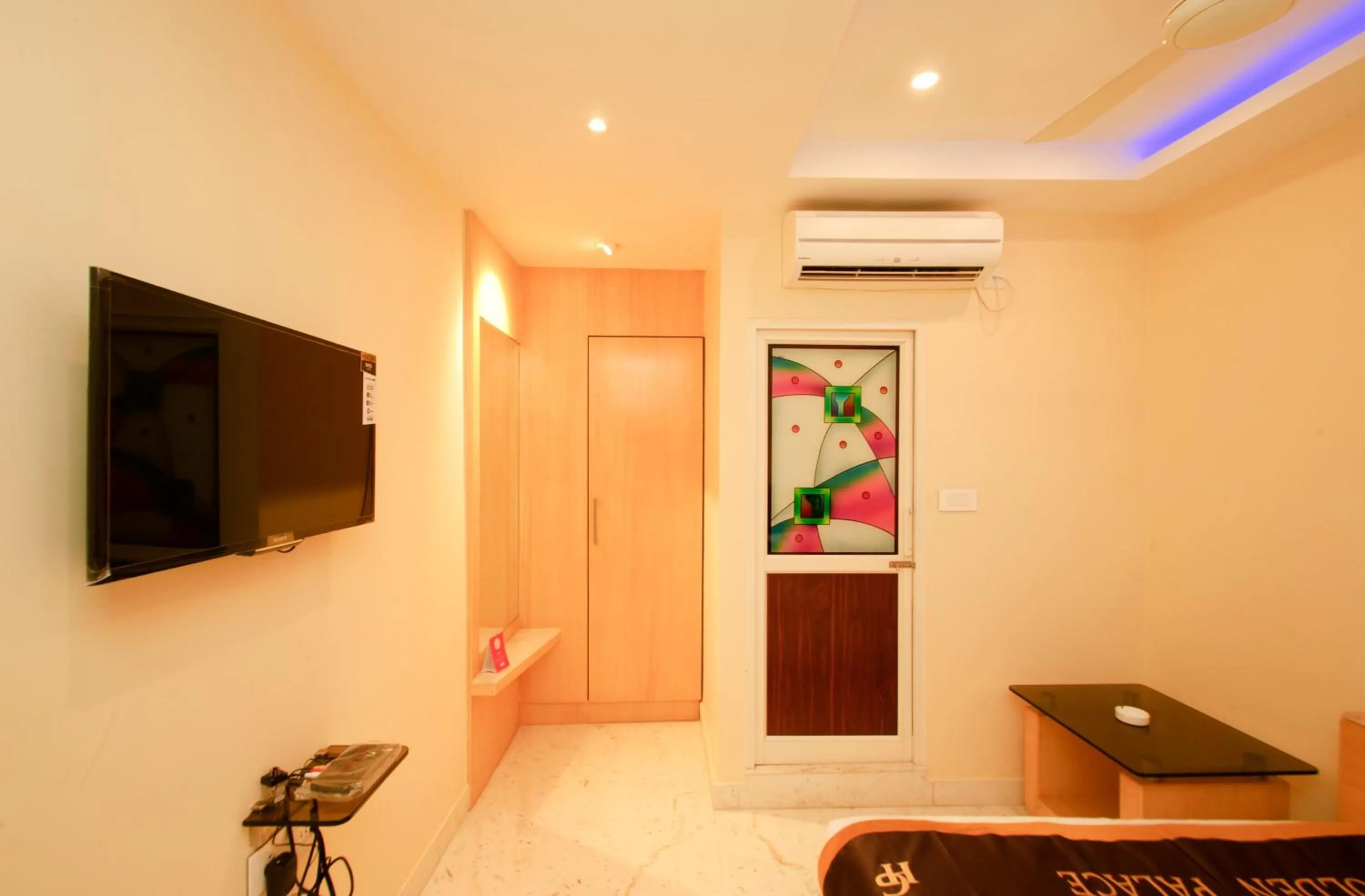 Communal lounge/ TV room in Hotel Golden Palace