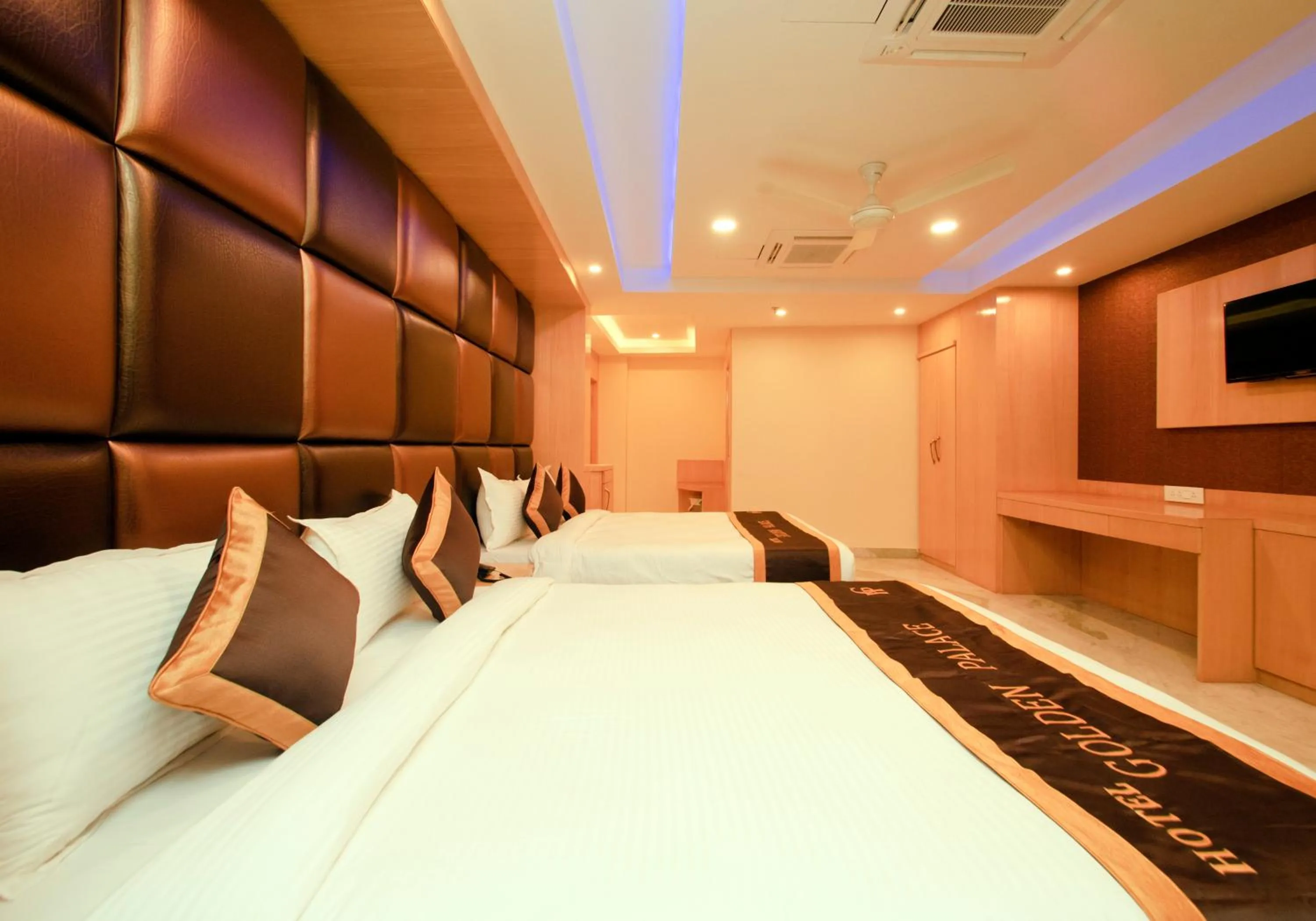 Bed in Hotel Golden Palace