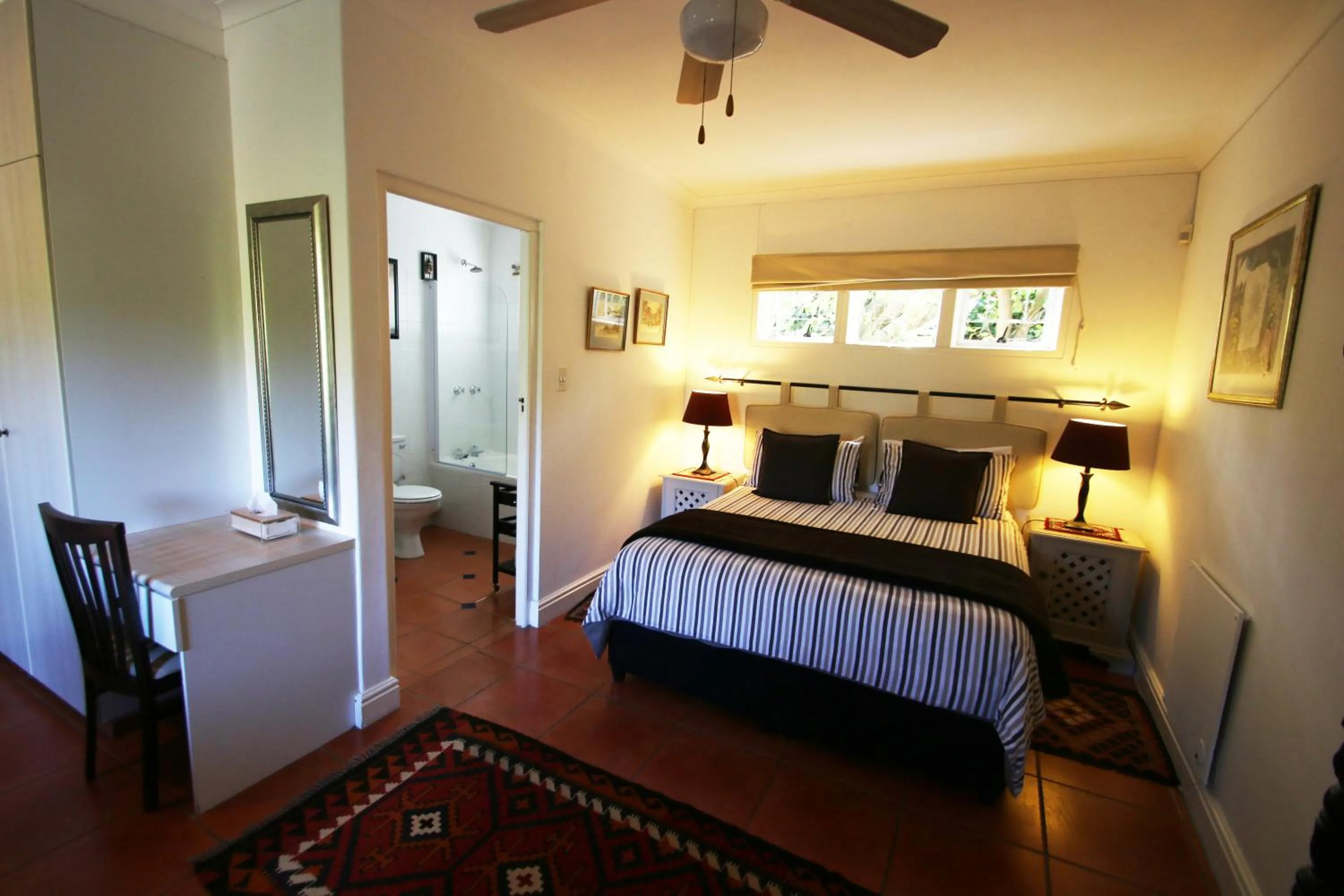 Bed in Paradiso Guesthouse & Self-catering Cottage