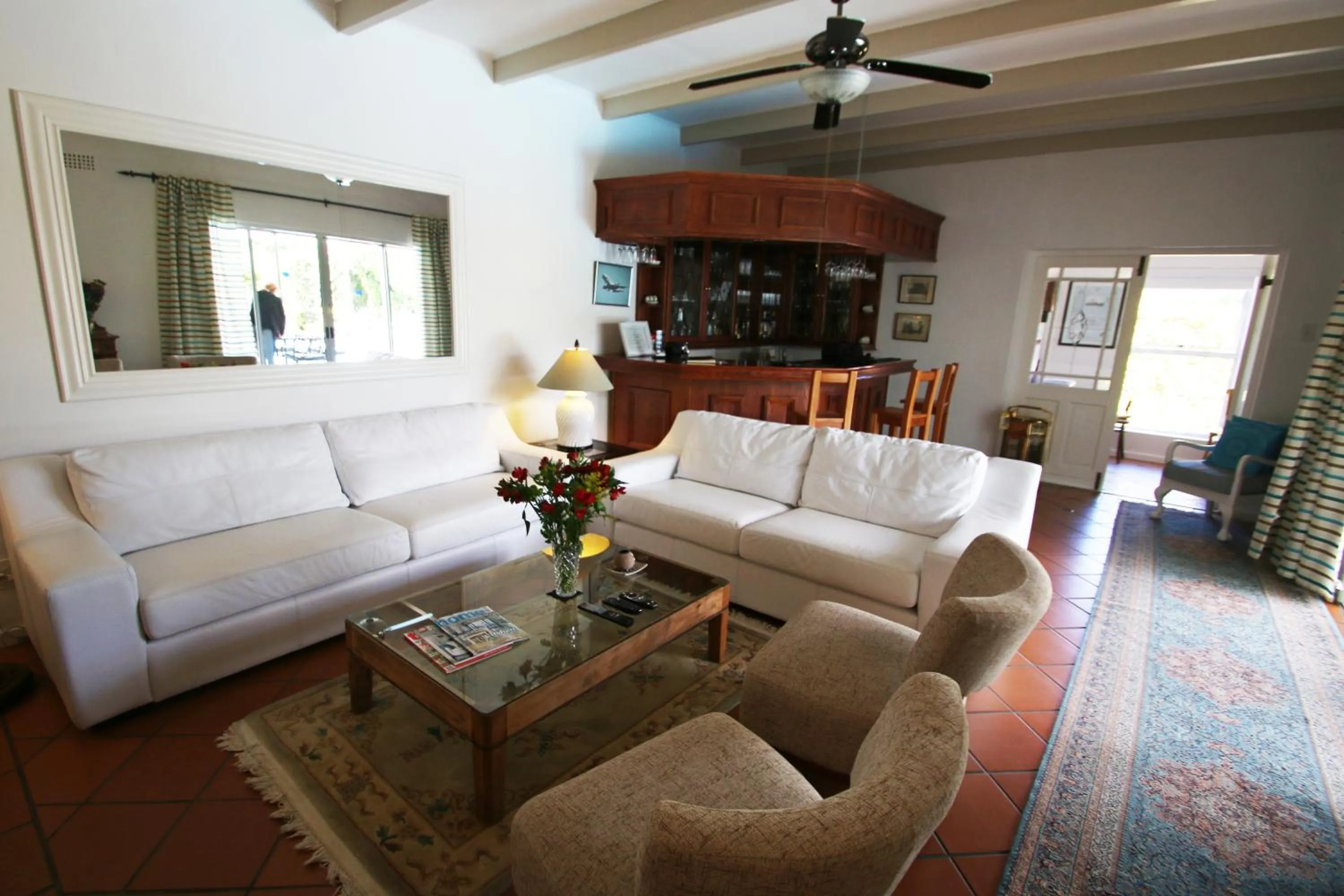 Communal lounge/ TV room in Paradiso Guesthouse & Self-catering Cottage