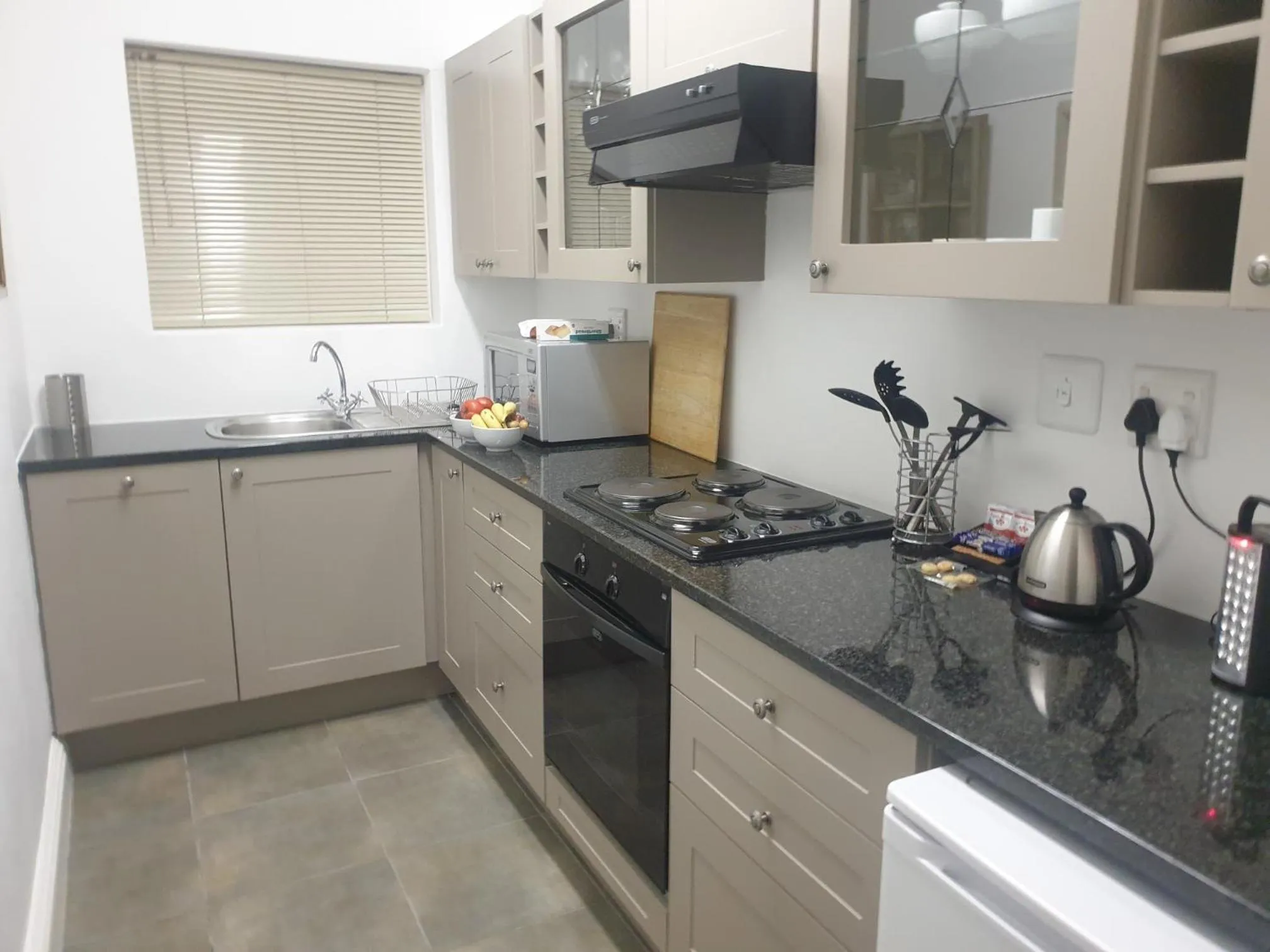 Kitchen or kitchenette in Paradiso Guesthouse & Self-catering Cottage