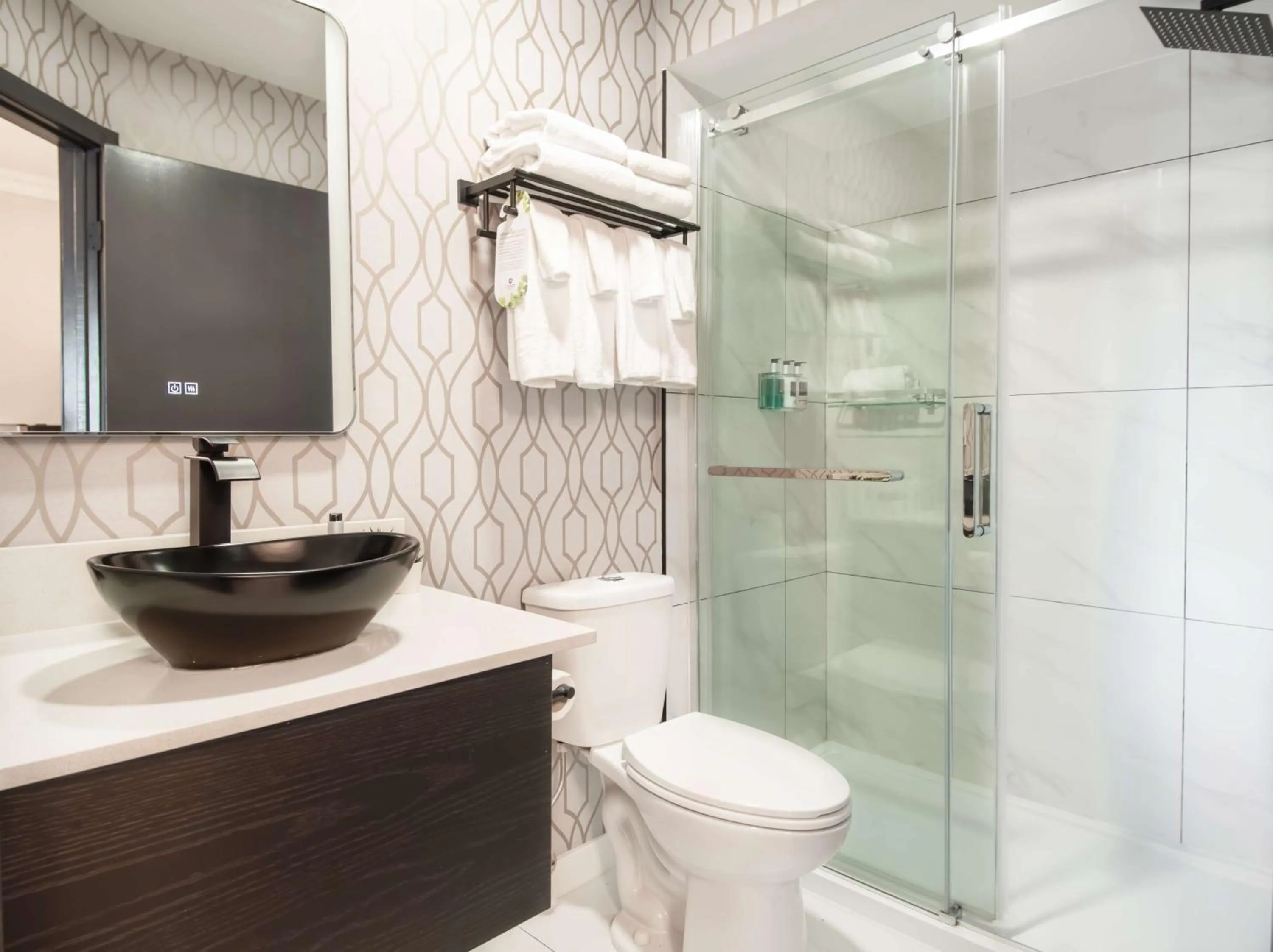 Bathroom in Coast Courtenay Hotel