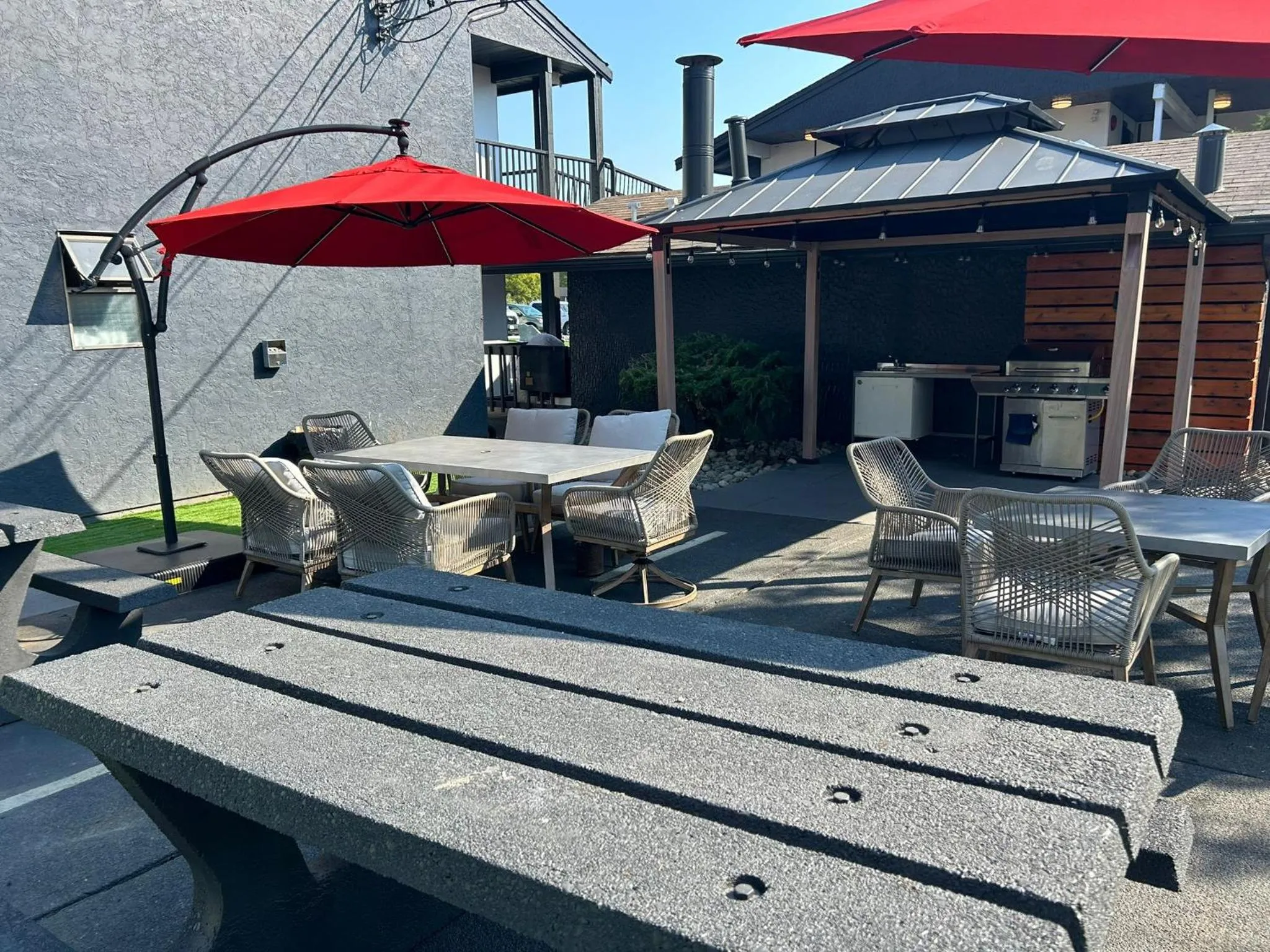 BBQ facilities in Coast Courtenay Hotel