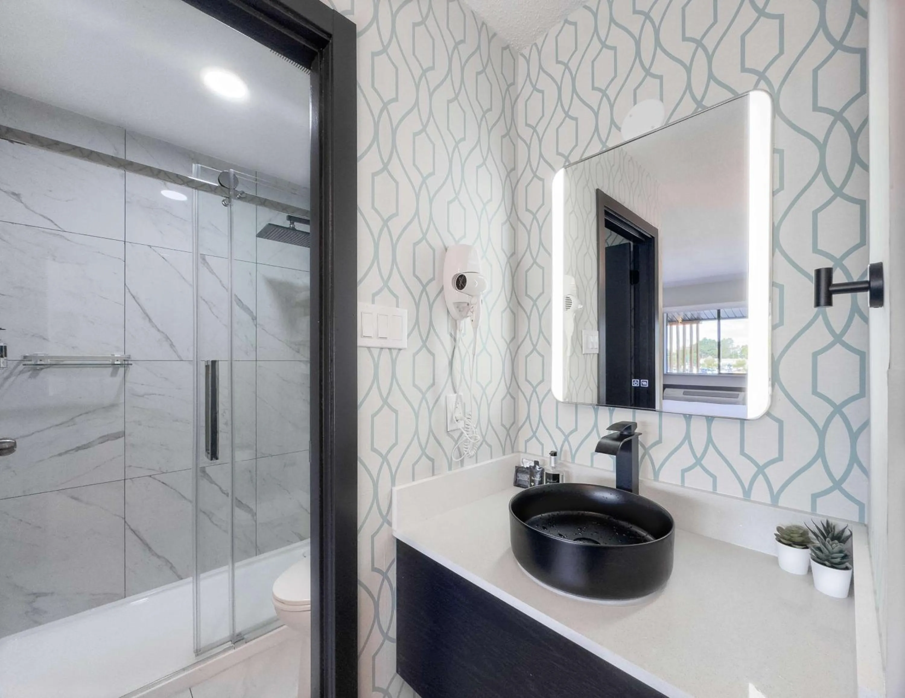 Bathroom in Coast Courtenay Hotel