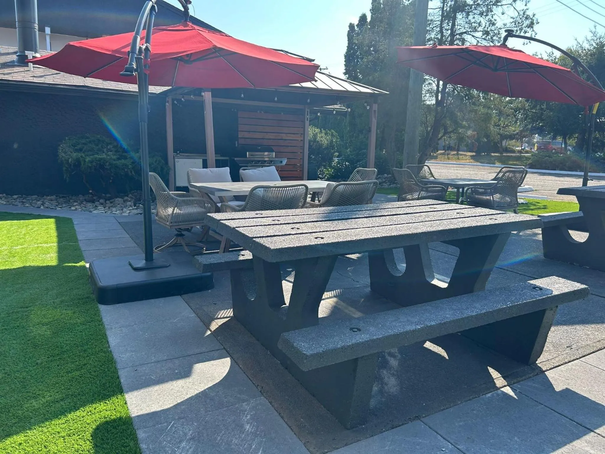 BBQ facilities in Coast Courtenay Hotel