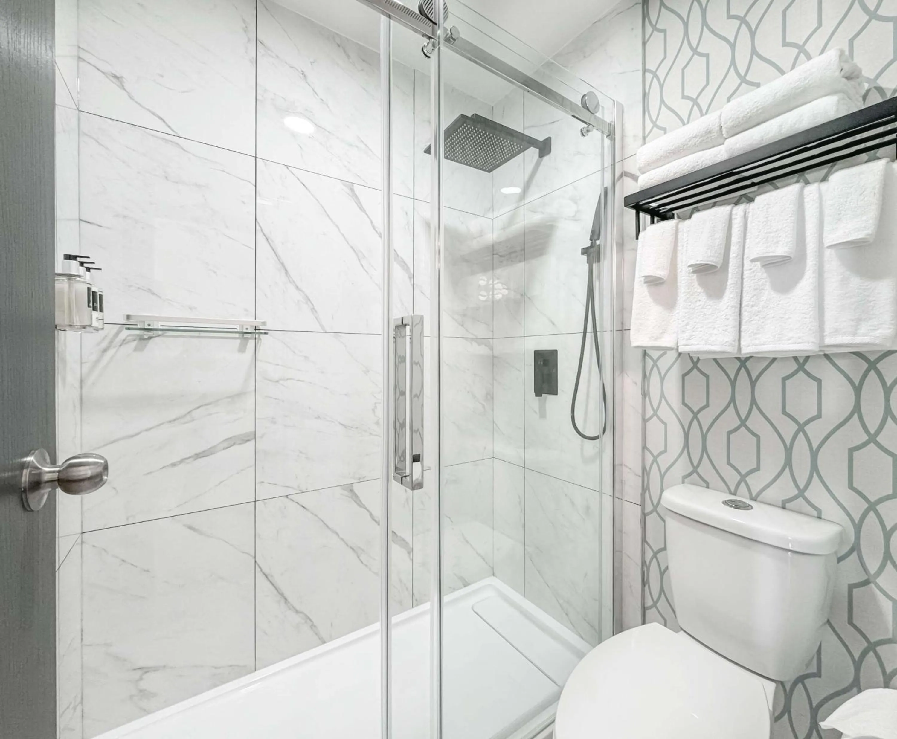 Bathroom in Coast Courtenay Hotel