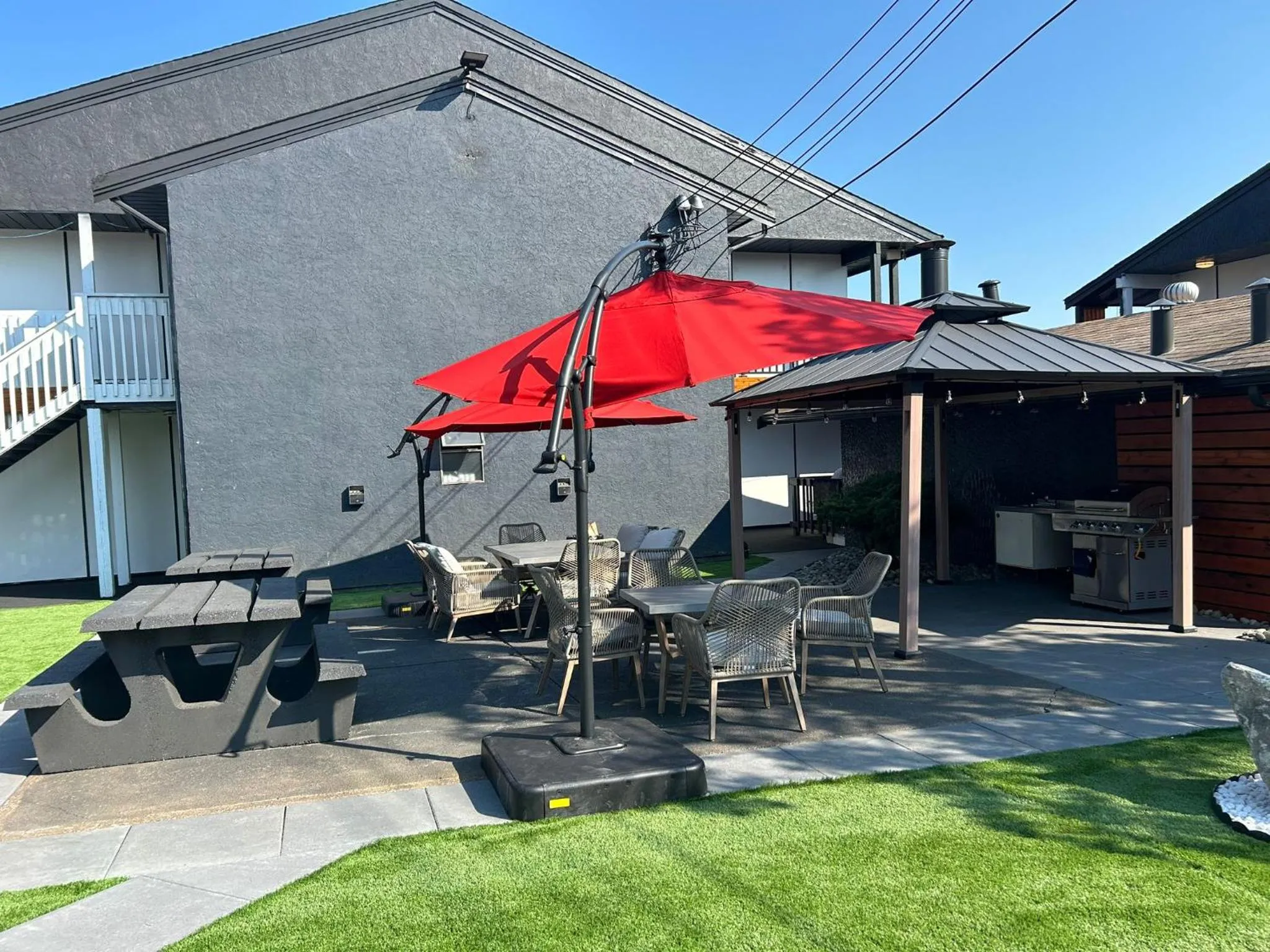BBQ facilities in Coast Courtenay Hotel
