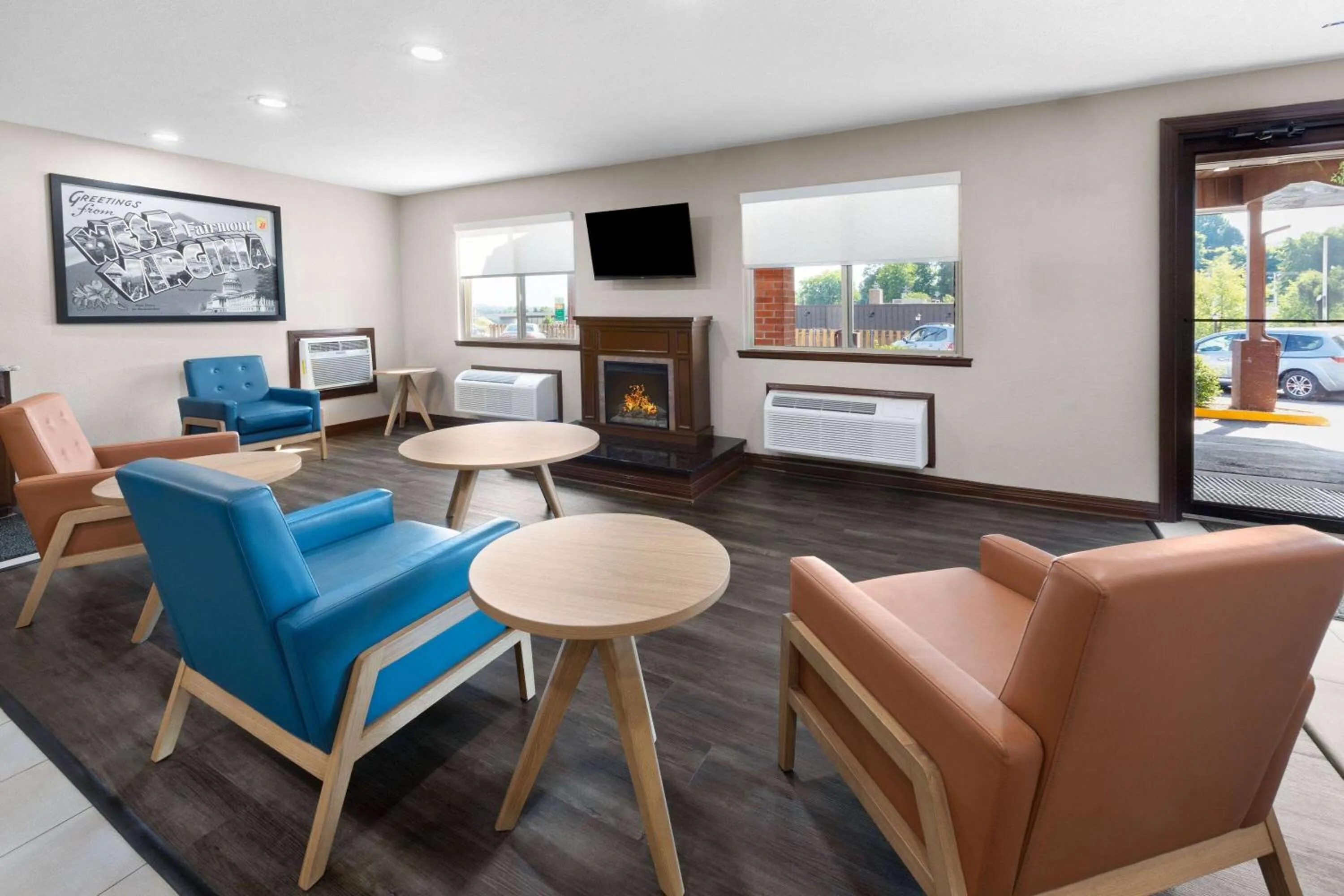 Lobby or reception in Super 8 by Wyndham Fairmont