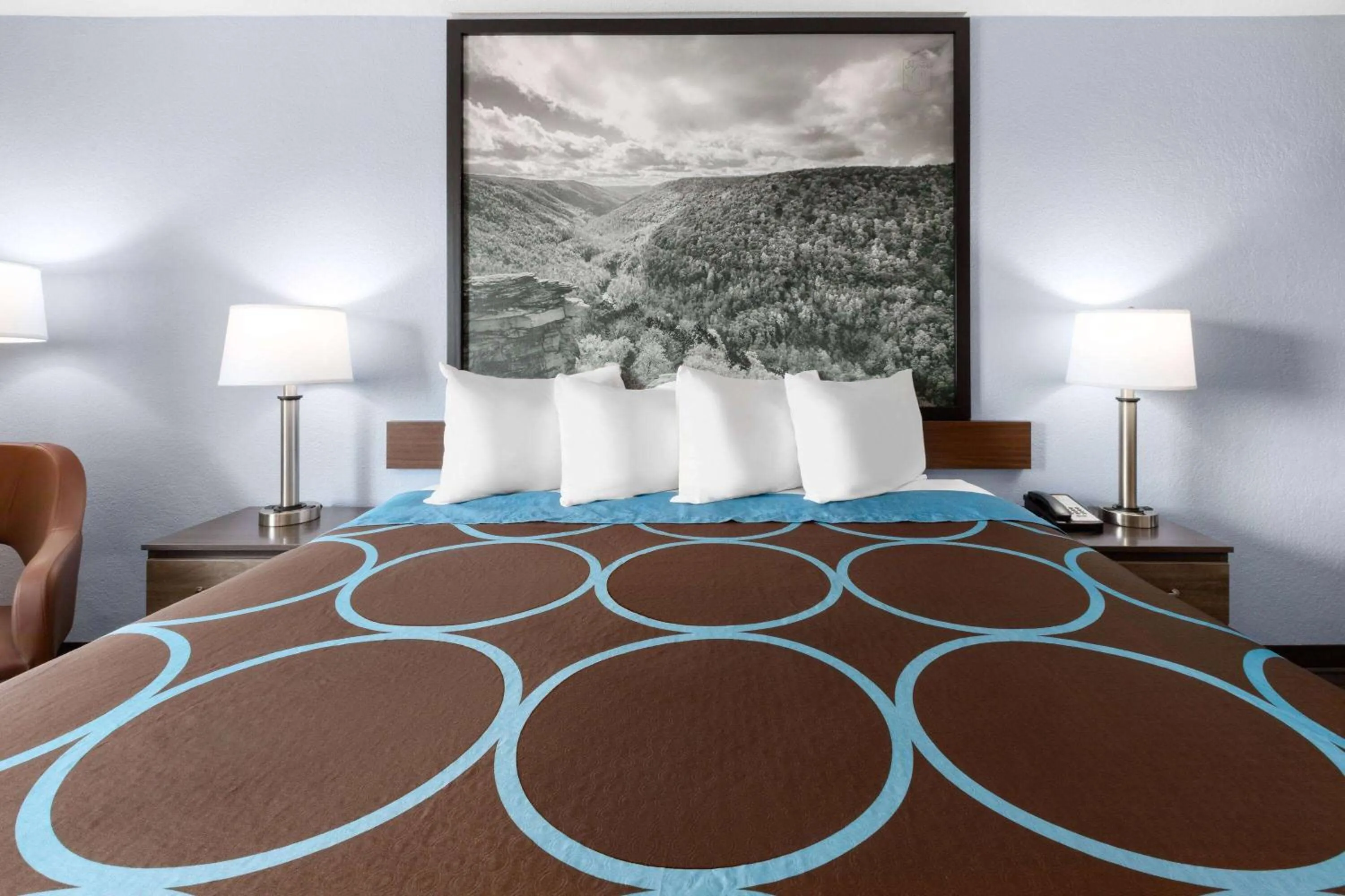 Photo of the whole room, Bed in Super 8 by Wyndham Fairmont