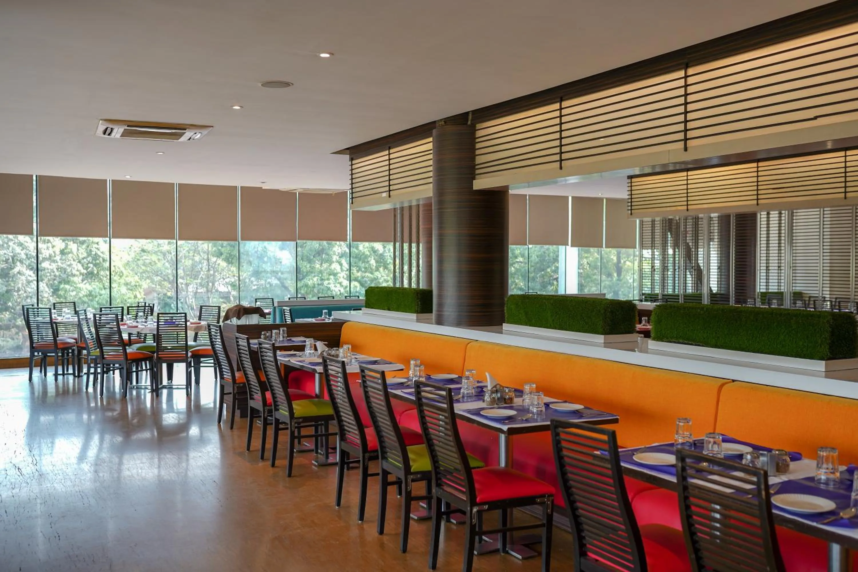 Restaurant/places to eat in Triose Boutique Hotel Lonavala
