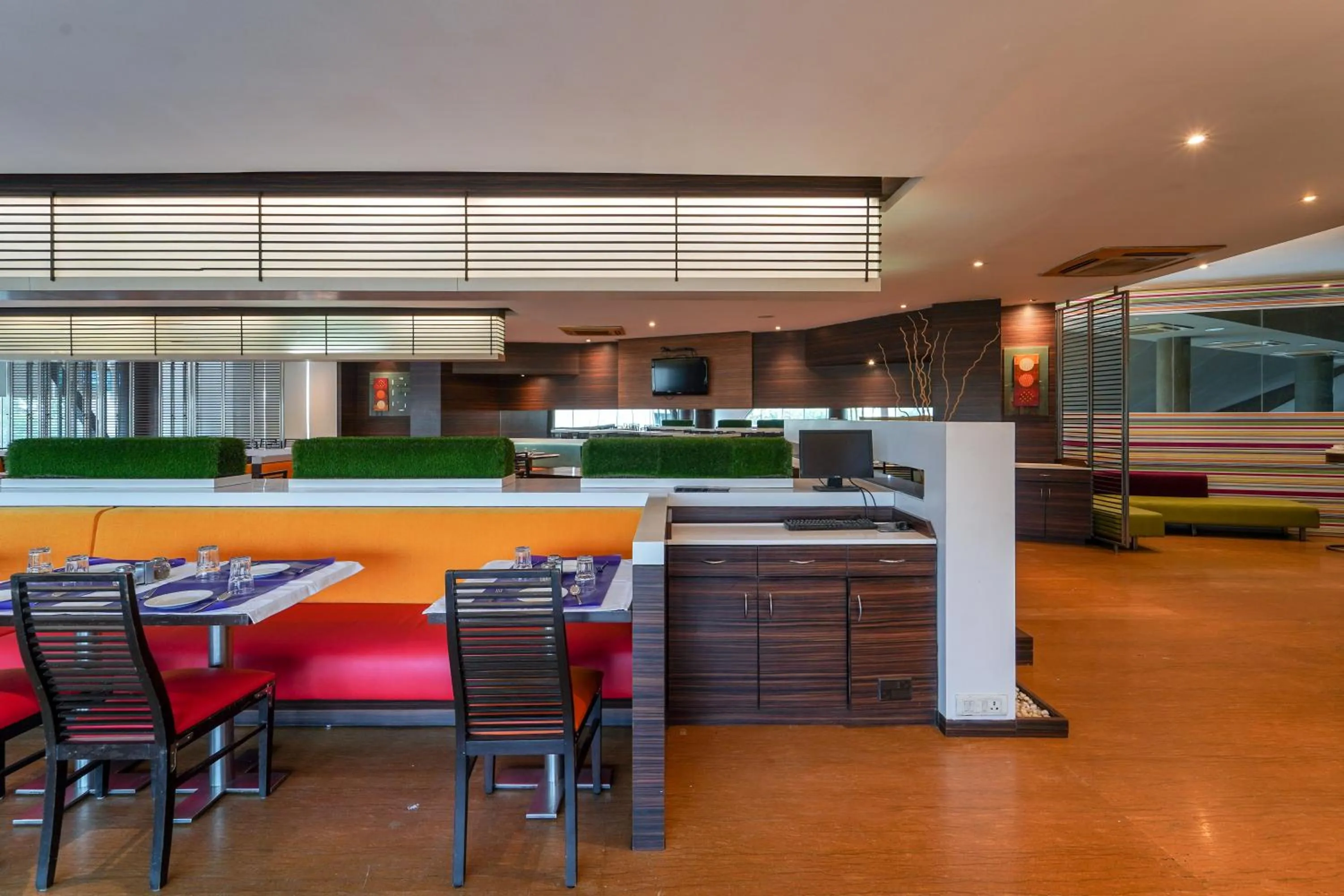 Restaurant/places to eat in Triose Boutique Hotel Lonavala