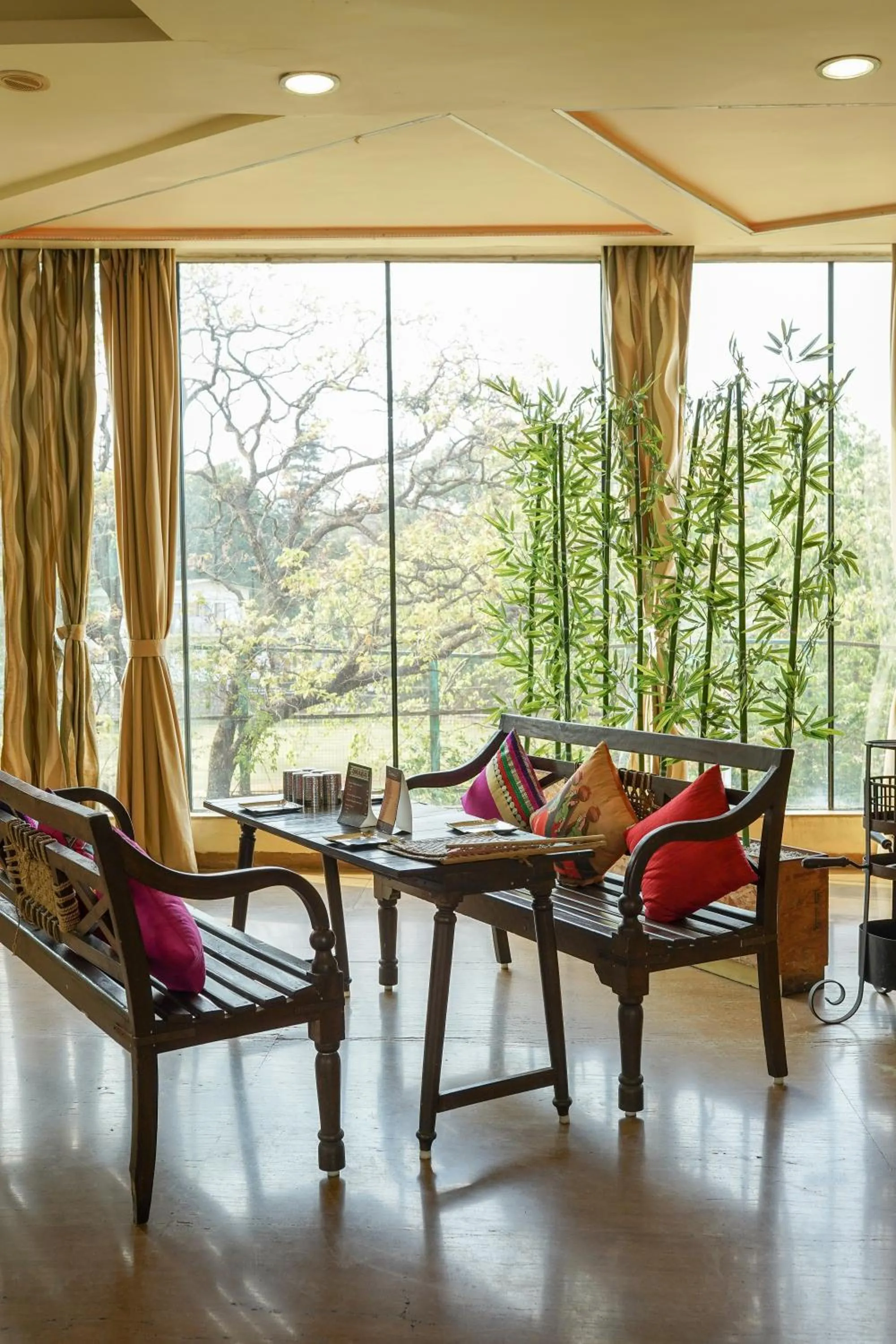 Restaurant/places to eat in Triose Boutique Hotel Lonavala