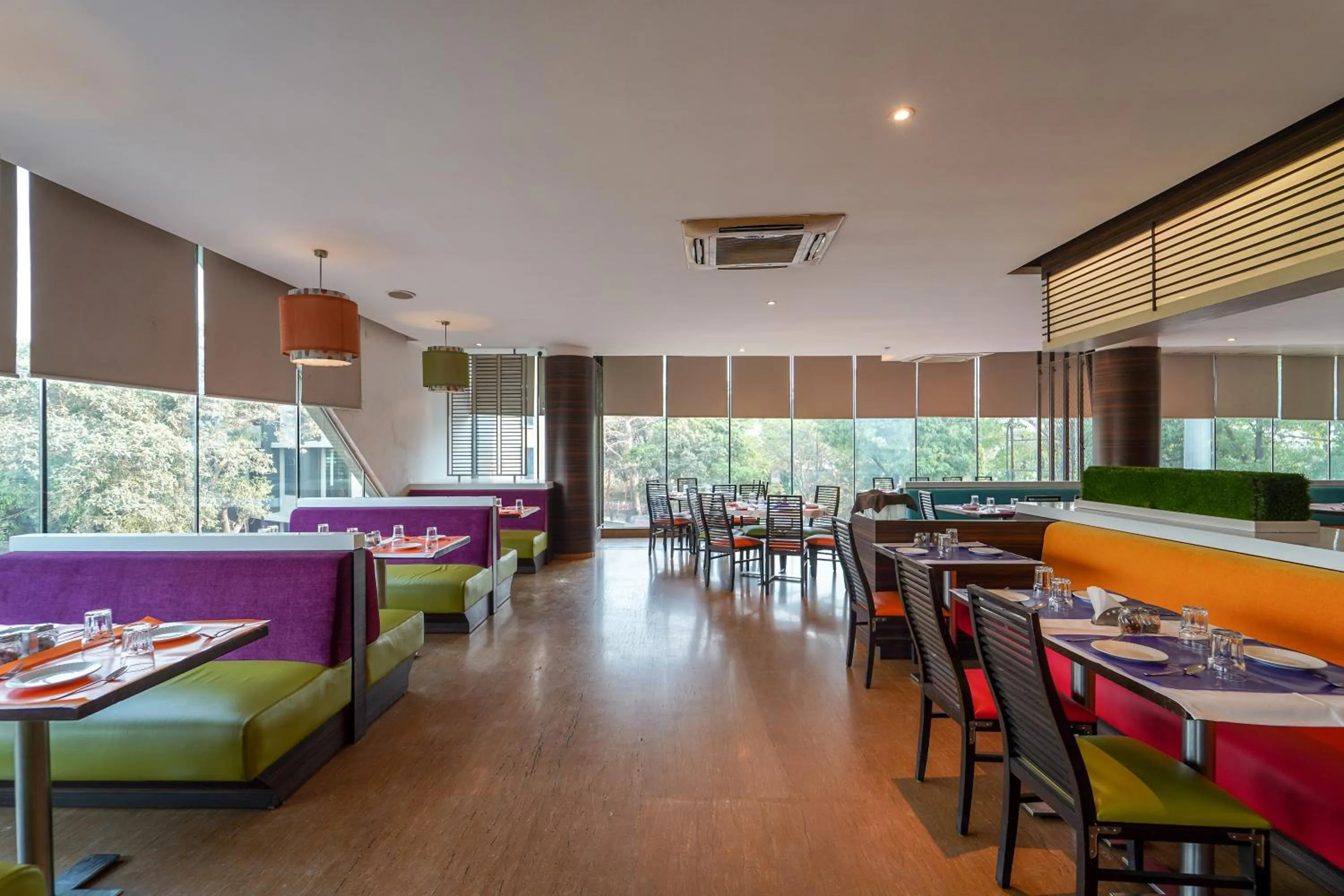 Restaurant/places to eat in Triose Boutique Hotel Lonavala