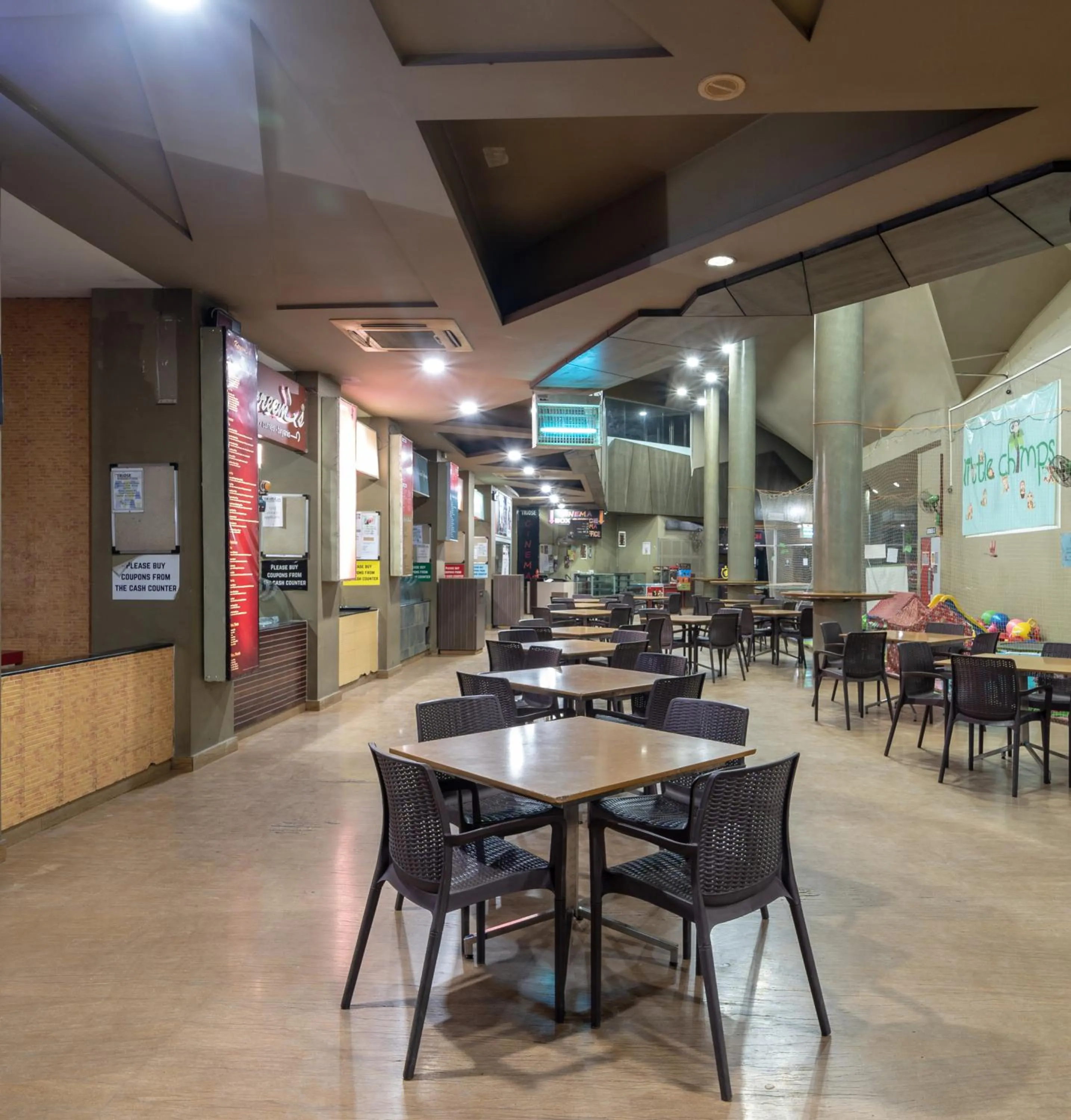 Restaurant/places to eat in Triose Boutique Hotel Lonavala