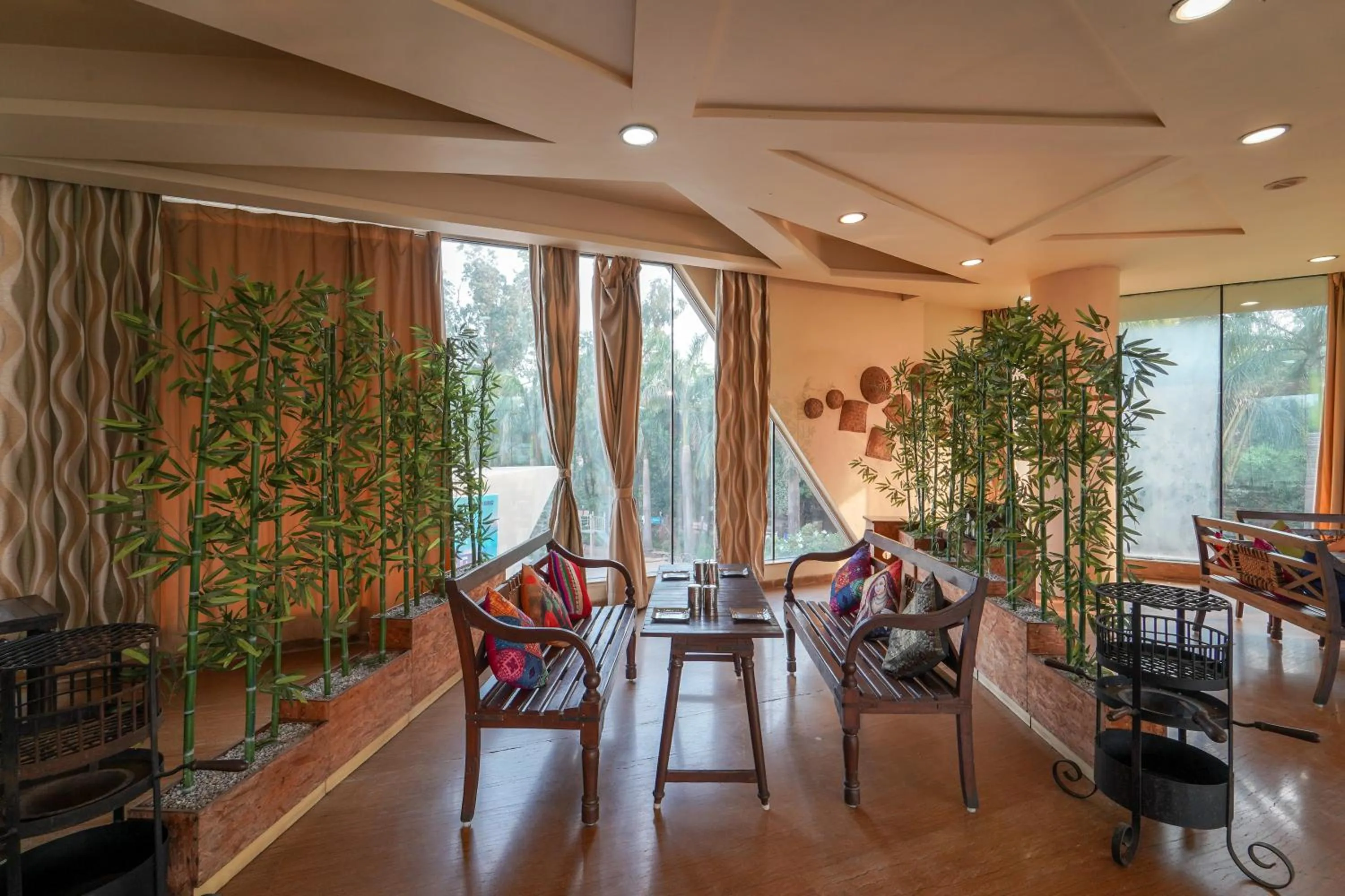 Restaurant/places to eat in Triose Boutique Hotel Lonavala