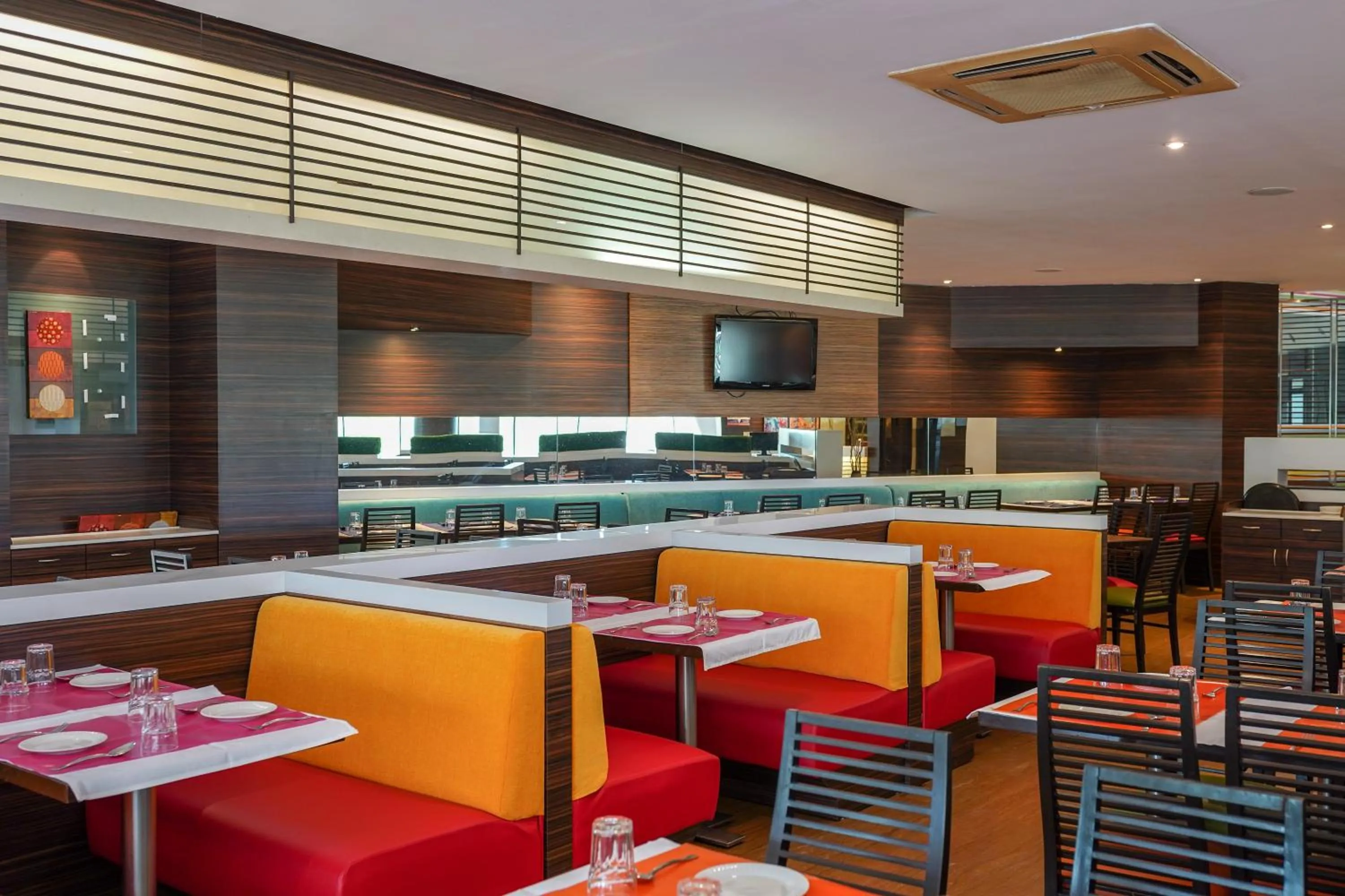 Restaurant/places to eat in Triose Boutique Hotel Lonavala