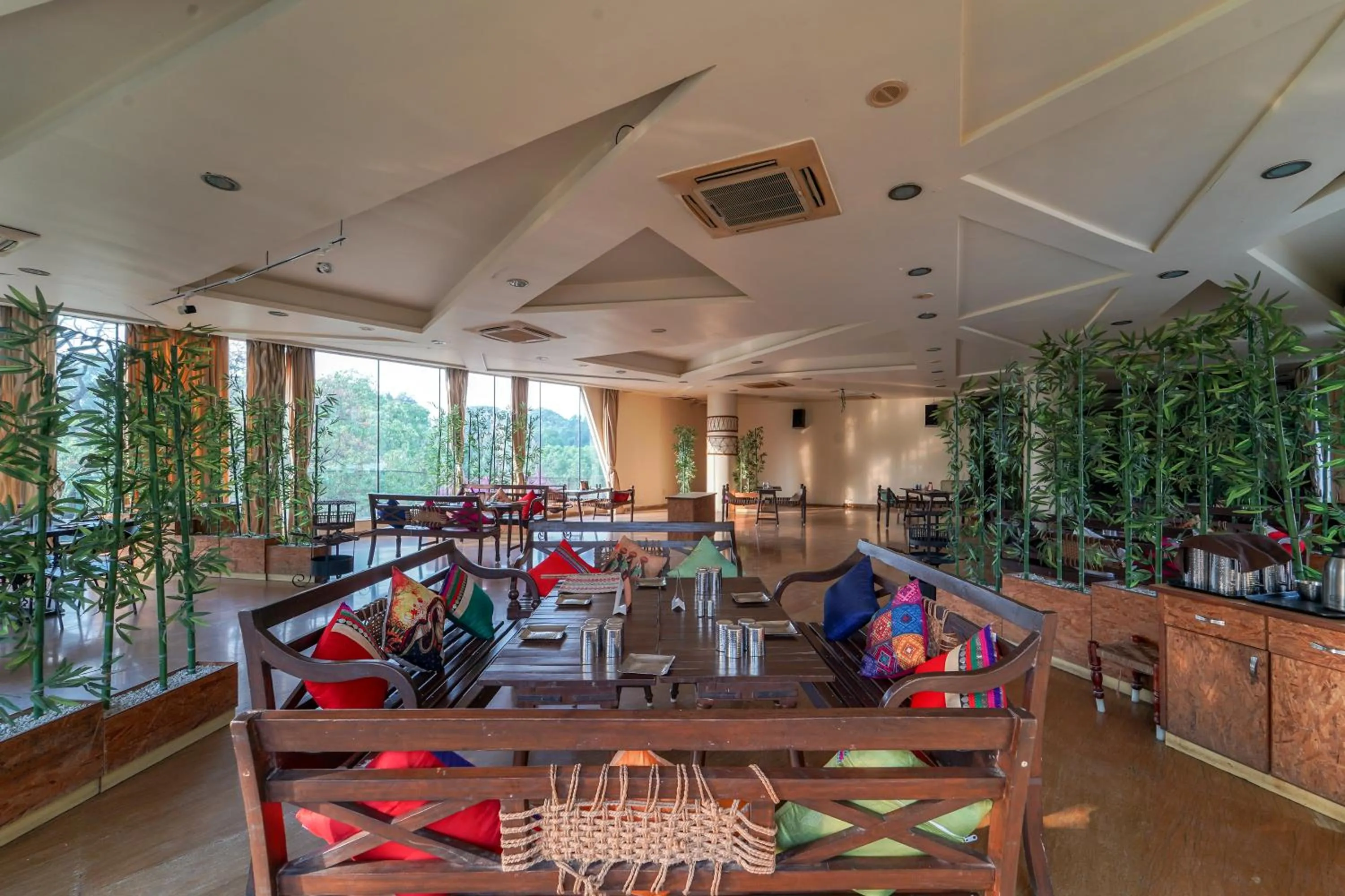 Restaurant/places to eat in Triose Boutique Hotel Lonavala