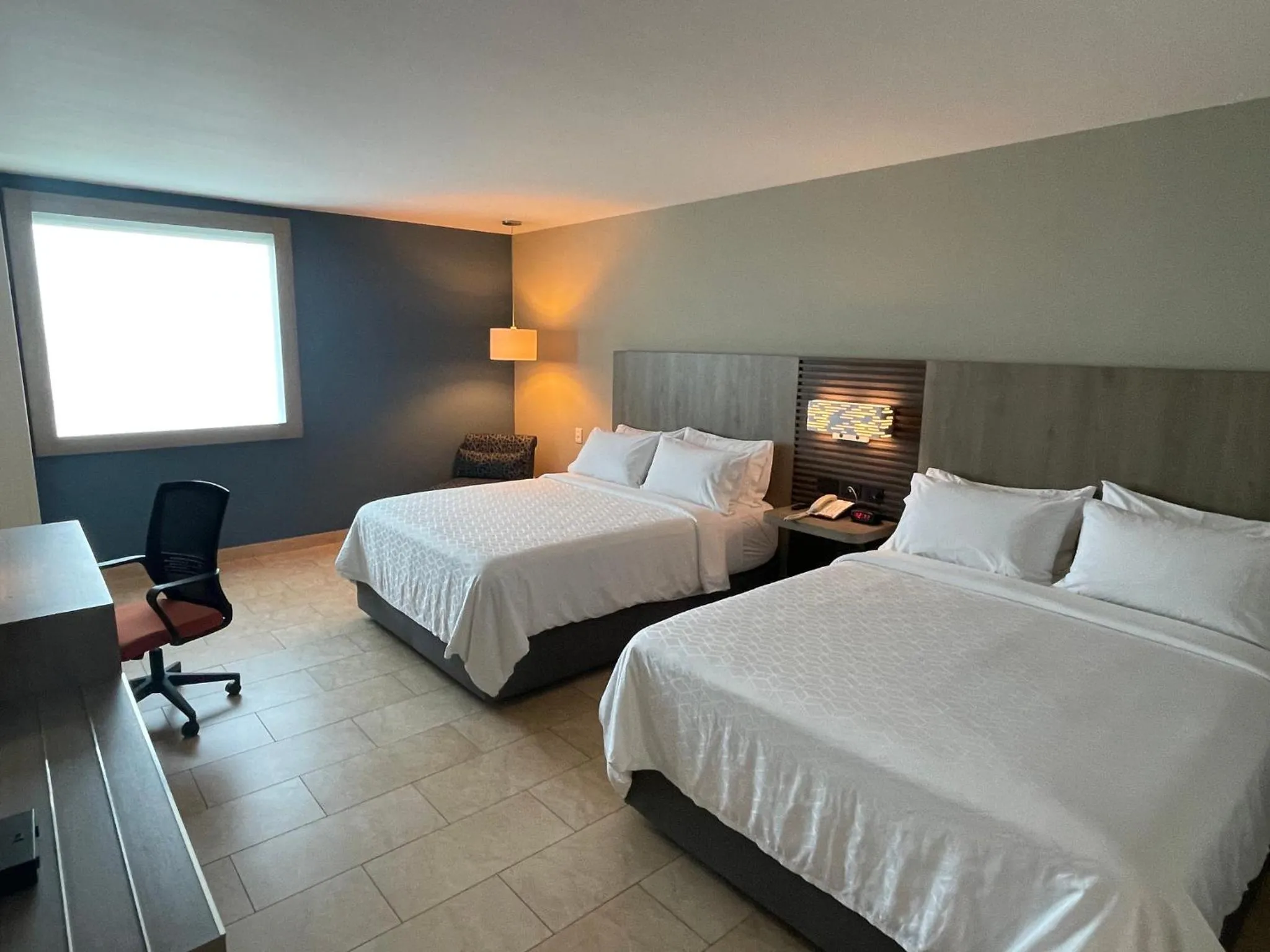 Photo of the whole room, Bed in Holiday Inn Express Mérida by IHG