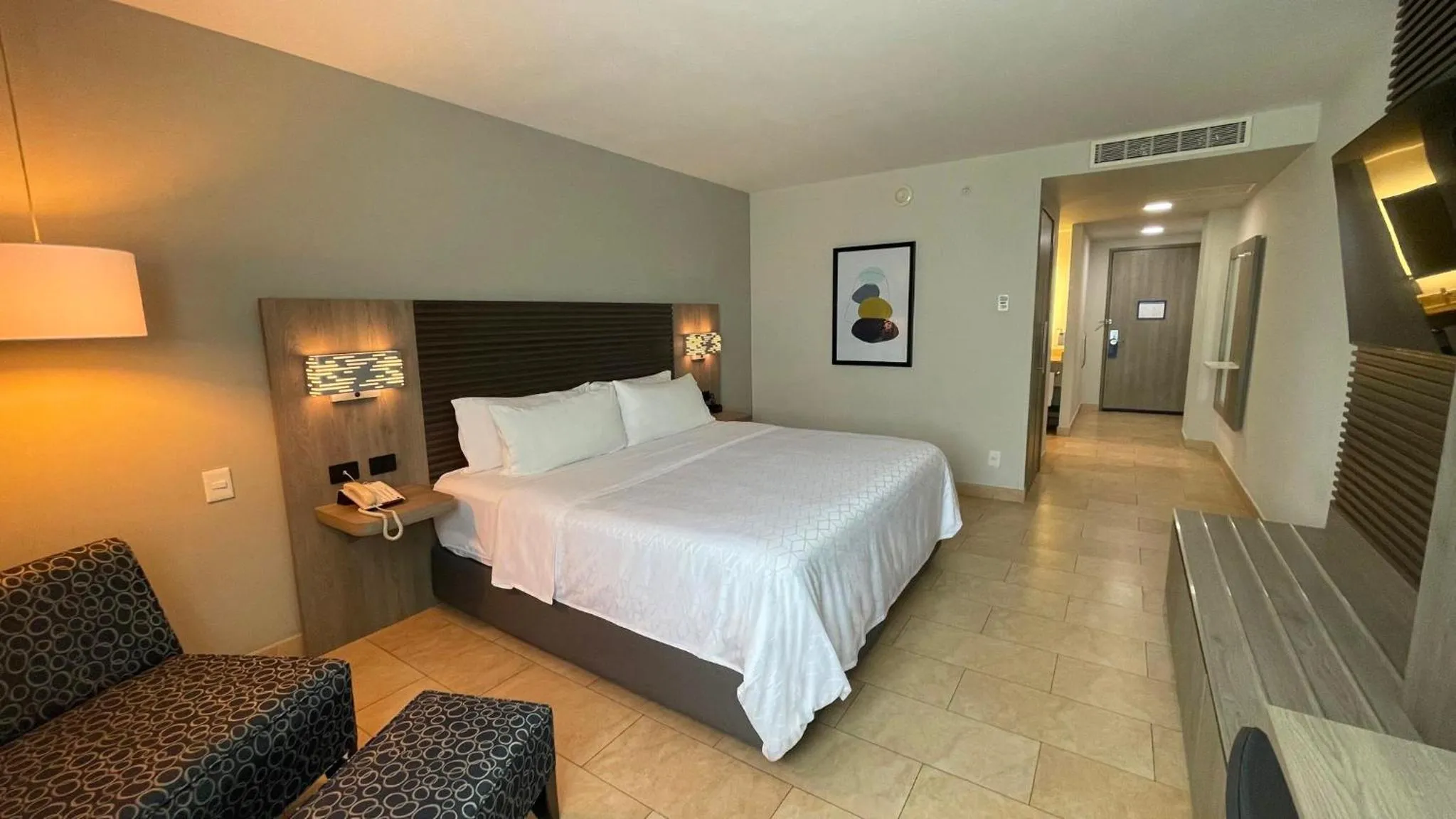 Photo of the whole room, Bed in Holiday Inn Express Mérida by IHG