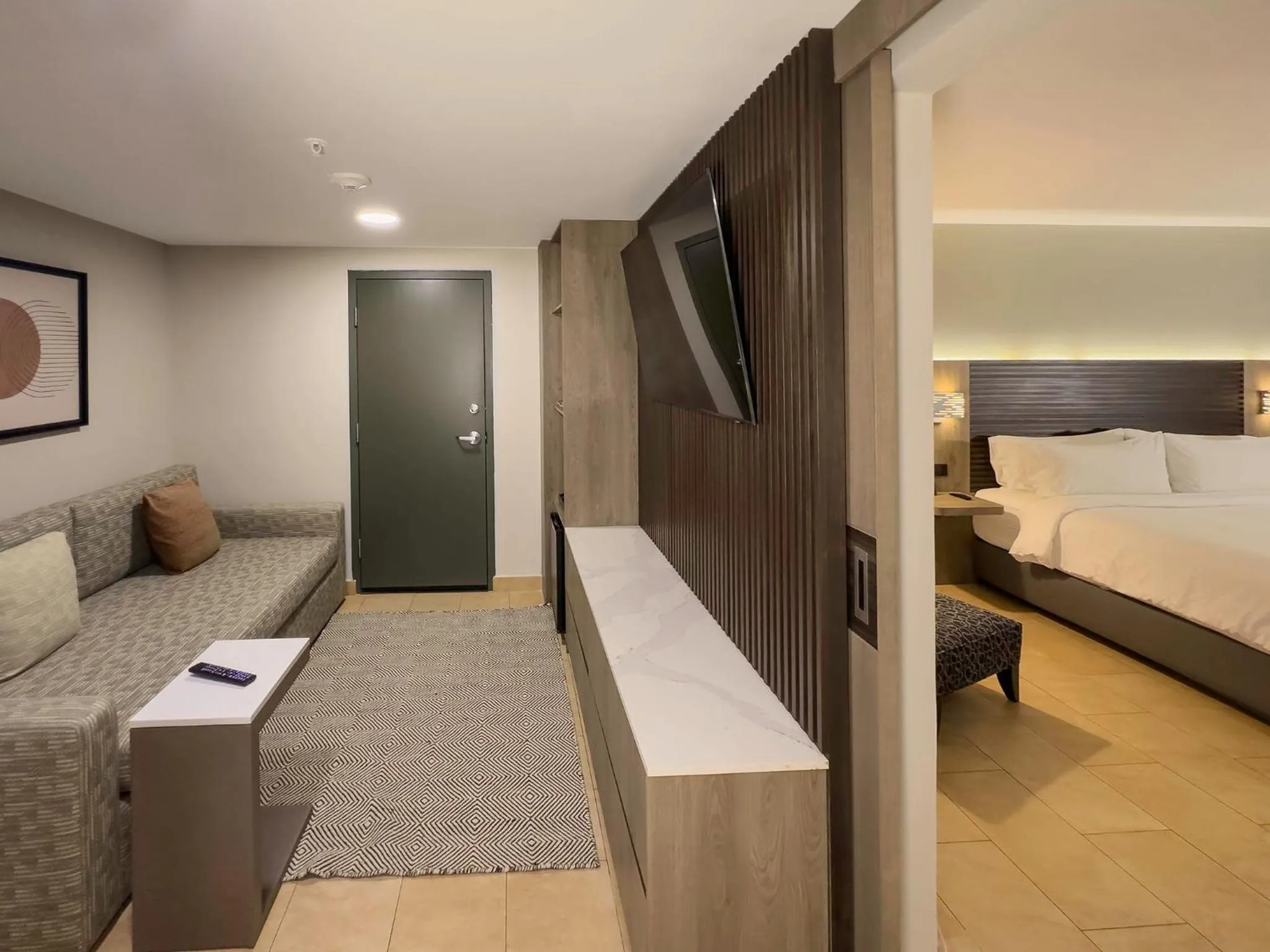 Photo of the whole room, Bed in Holiday Inn Express Mérida by IHG